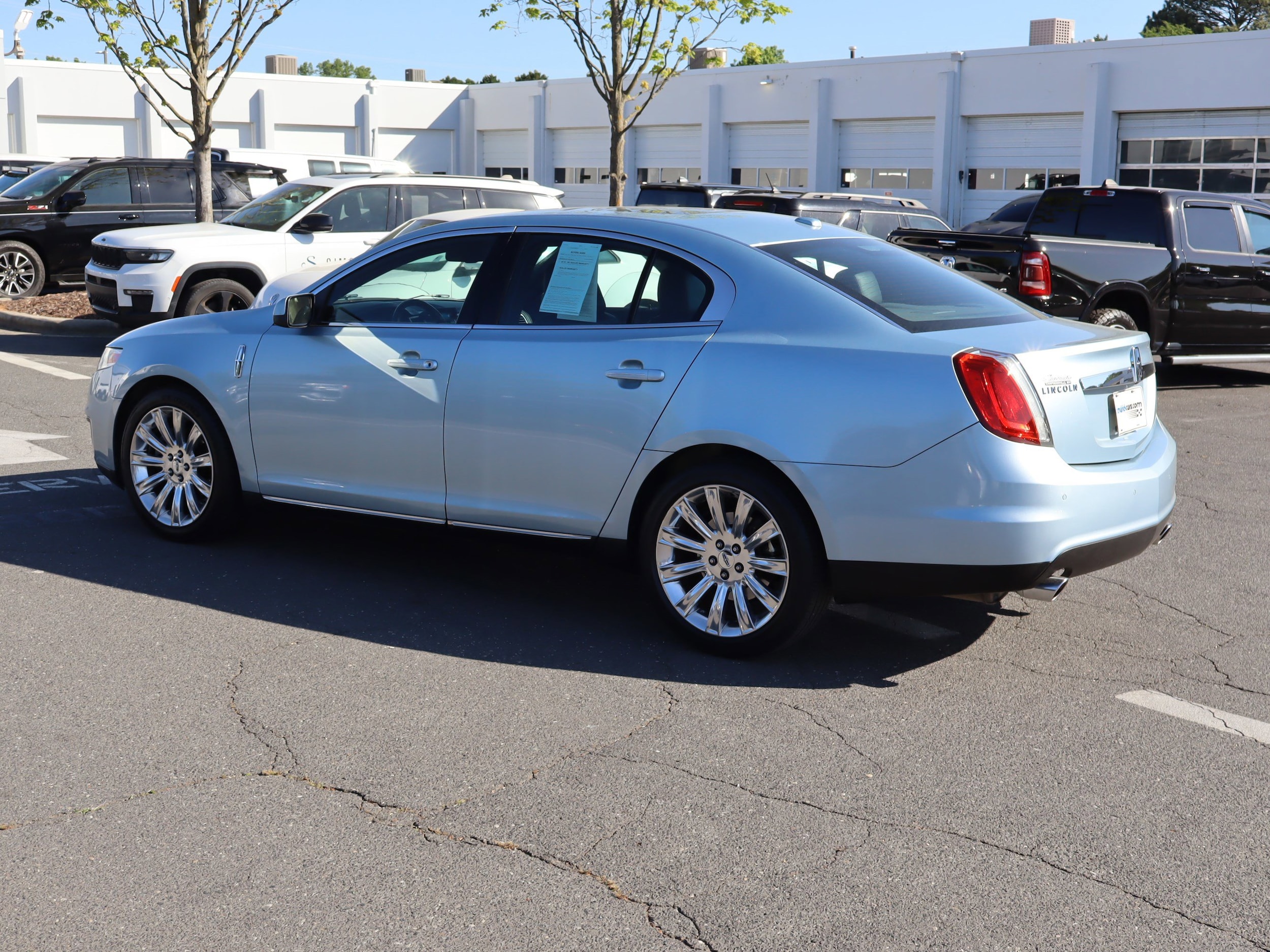 2009 Lincoln MKS photo 3