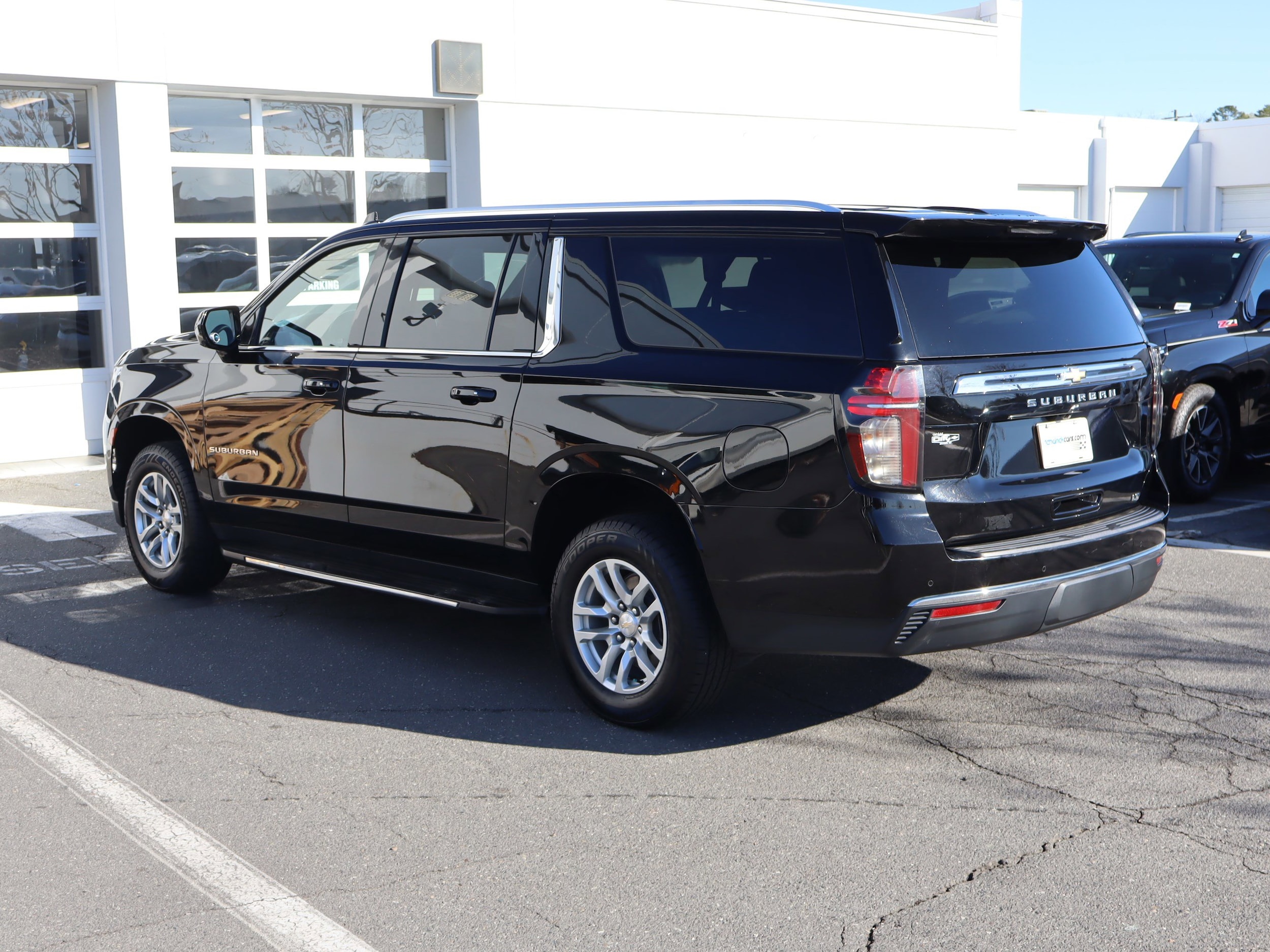 2023 Chevrolet Suburban LT photo 3