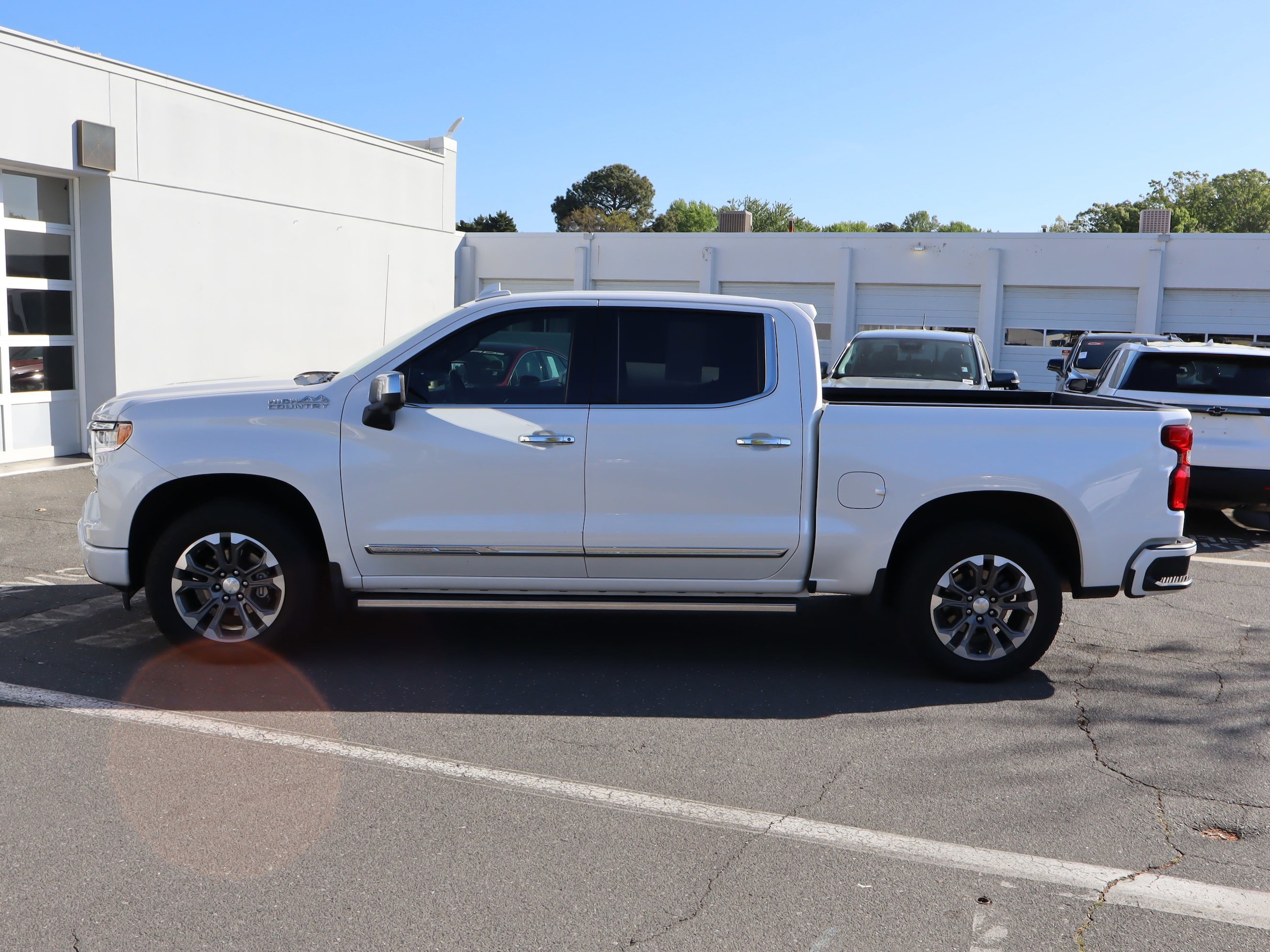 2023 Chevrolet Silverado 1500 High Country photo 5