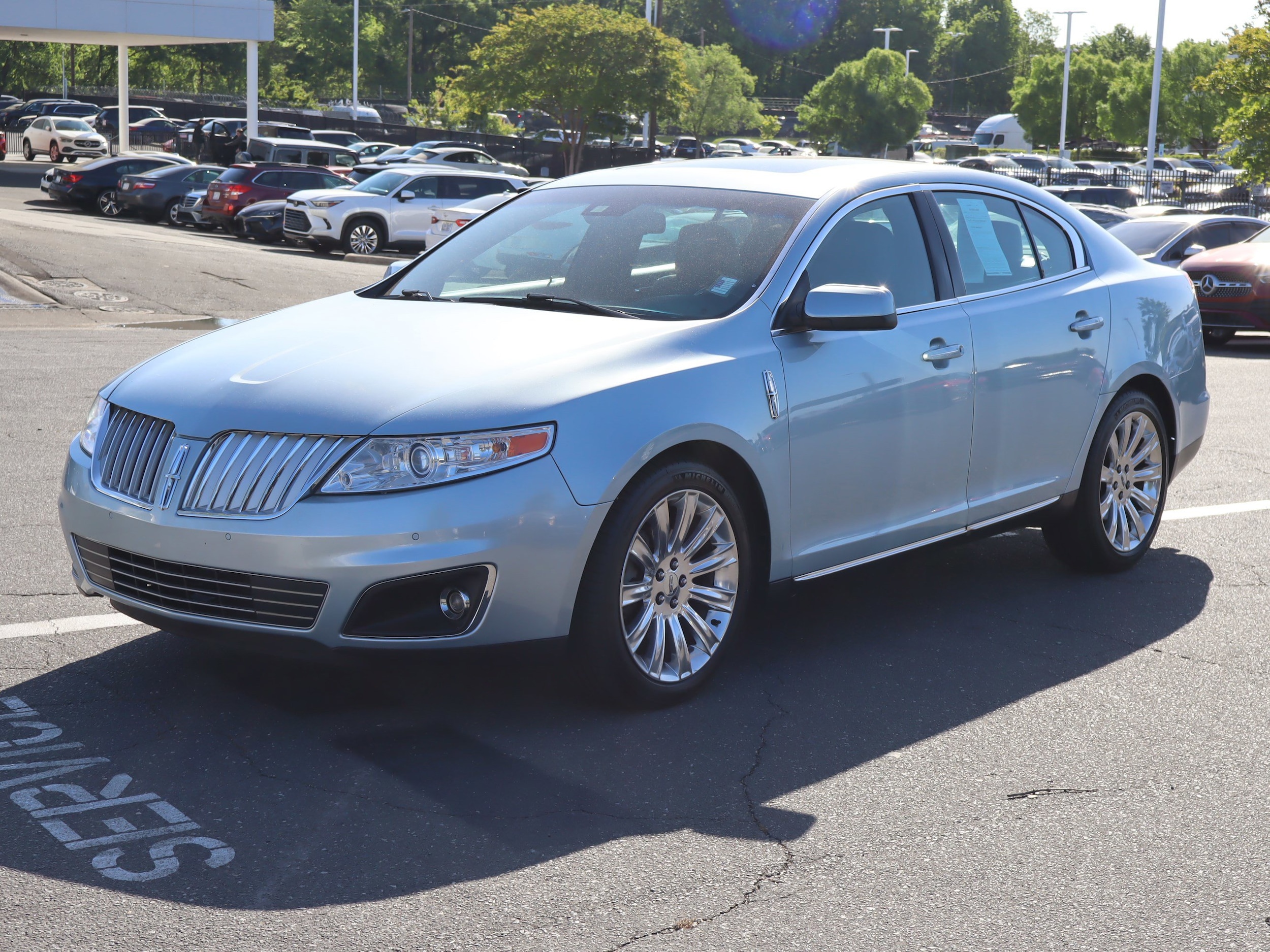 2009 Lincoln MKS photo 4