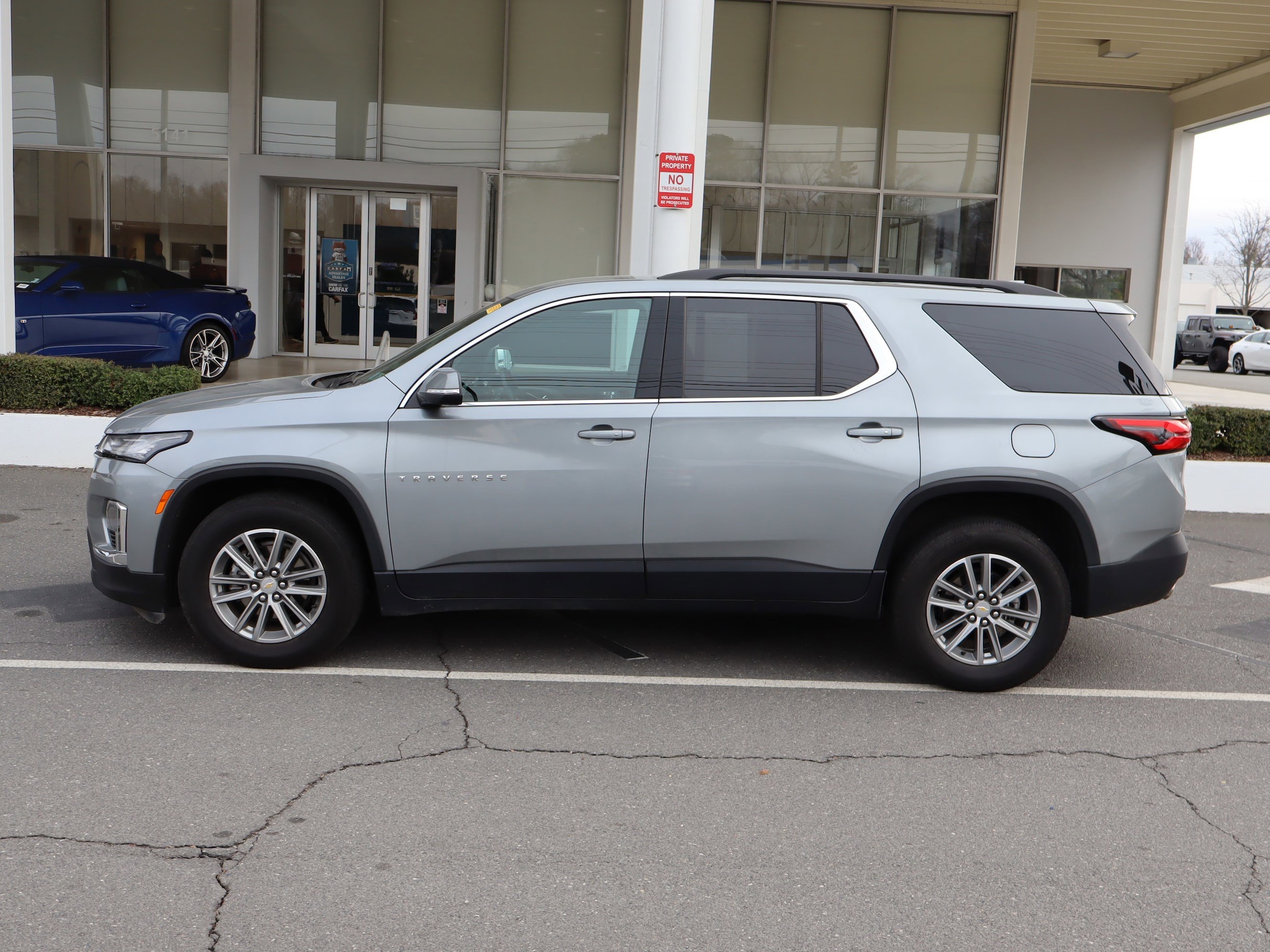 2023 Chevrolet Traverse LT Cloth photo 6