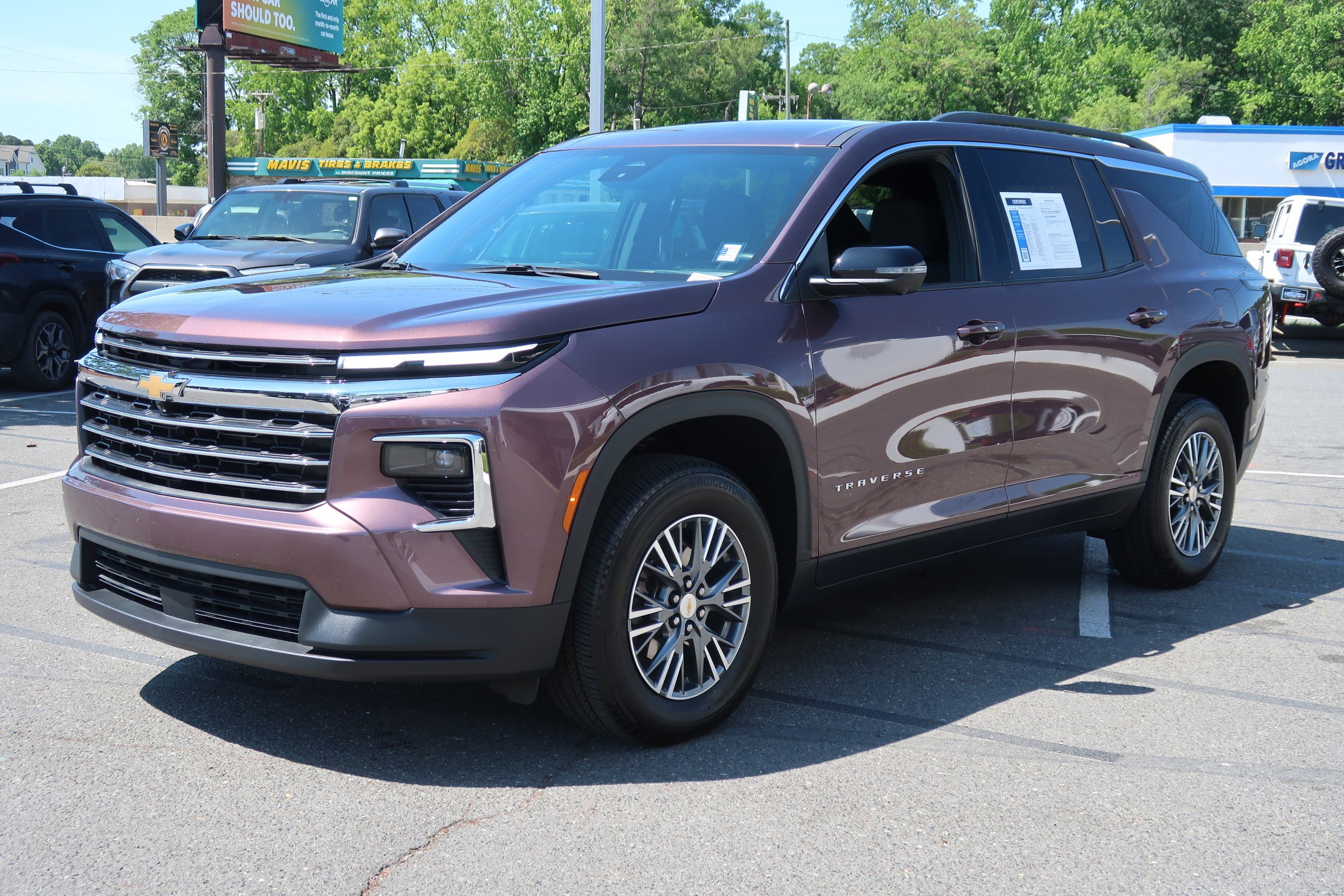 2024 Chevrolet Traverse FWD LT photo 4