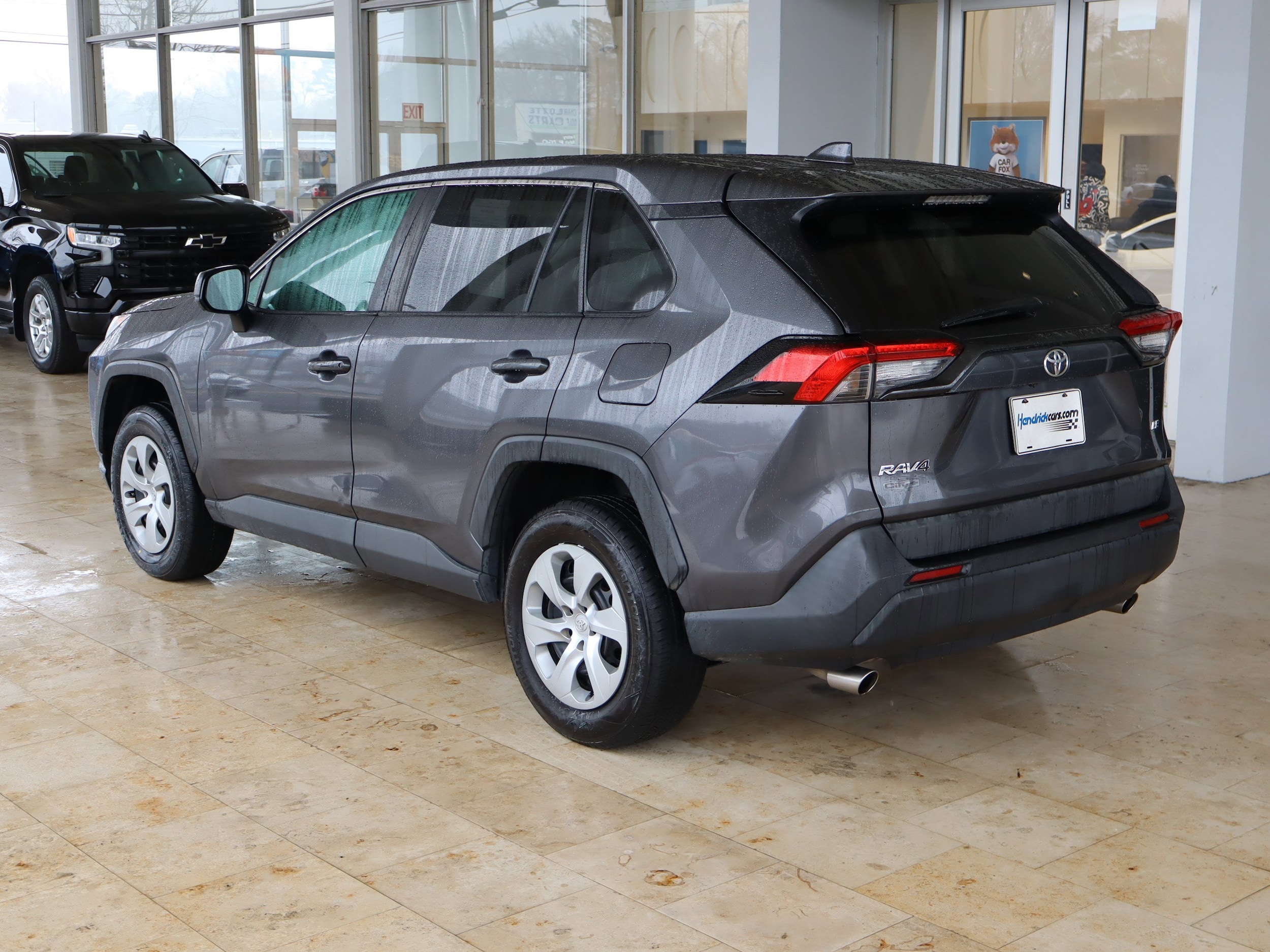 2022 Toyota RAV4 LE photo 6