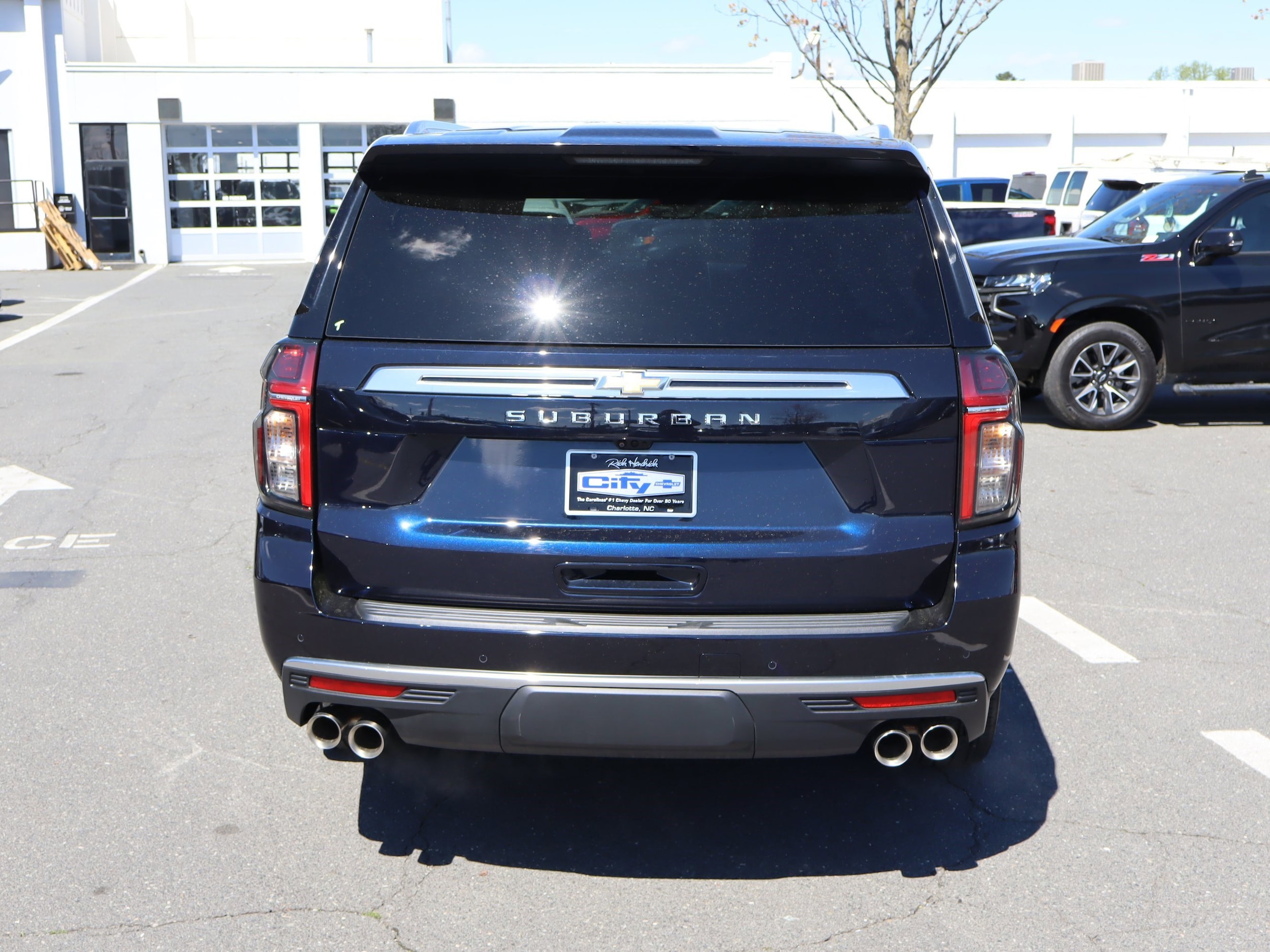 2024 Chevrolet Suburban High Country photo 3