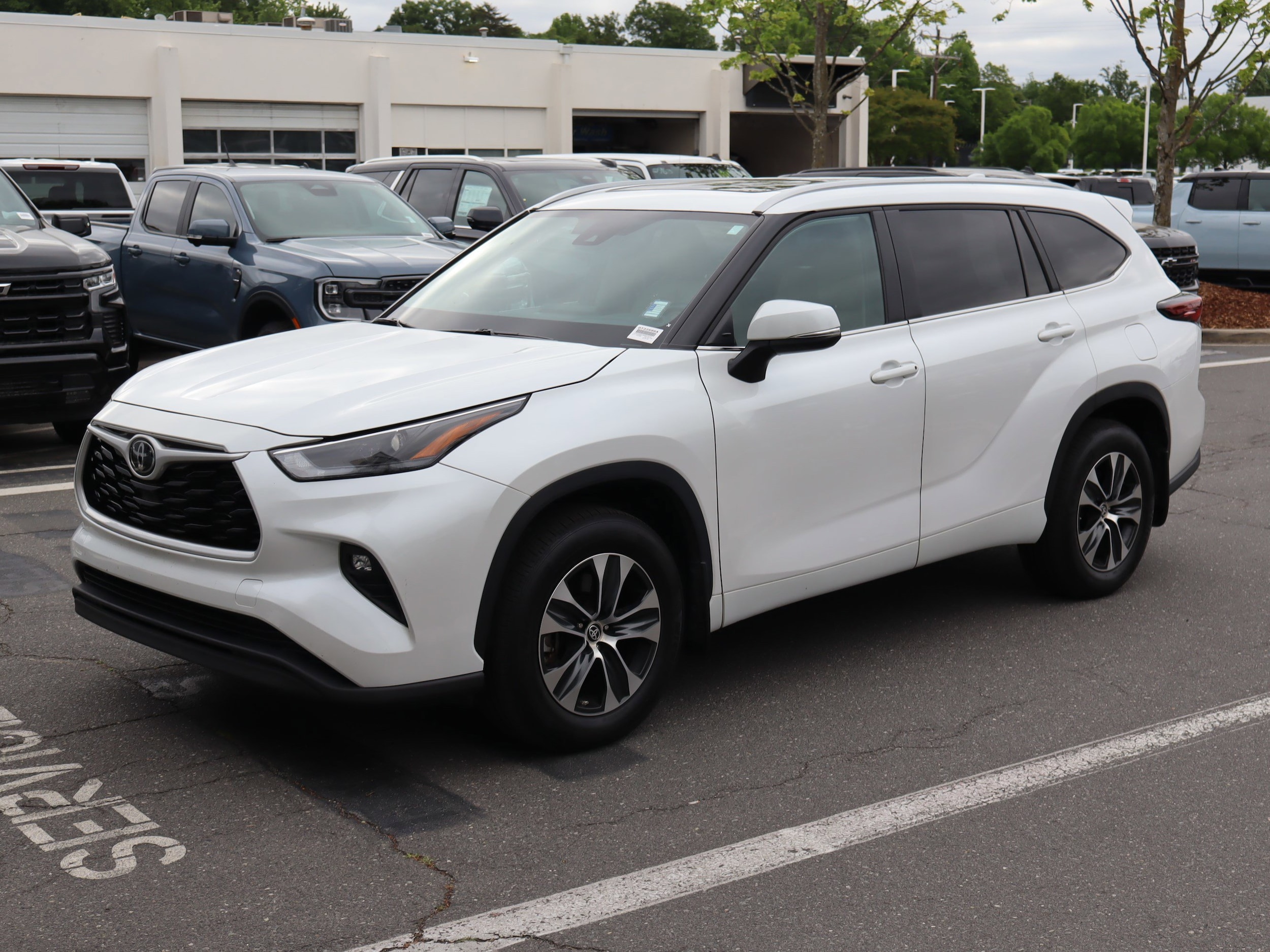 2024 Toyota Highlander XLE photo 4