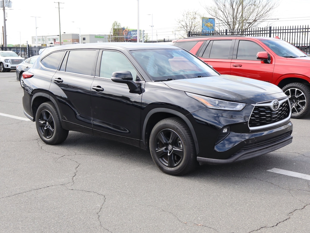 Used 2021 Toyota Highlander LE SUV