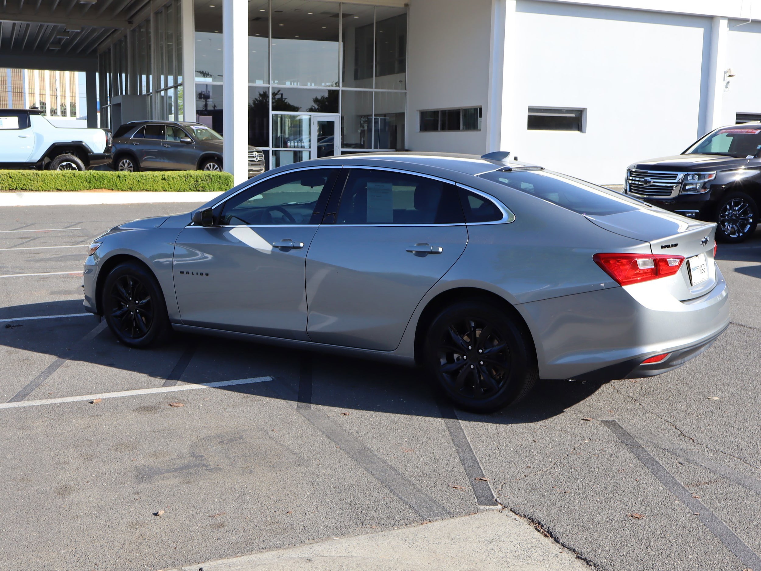 2023 Chevrolet Malibu LT photo 3