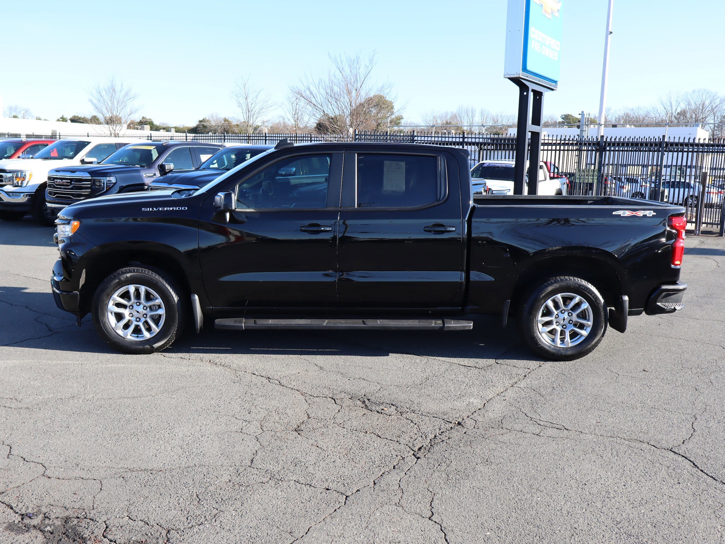 2023 Chevrolet Silverado 1500 RST photo 5
