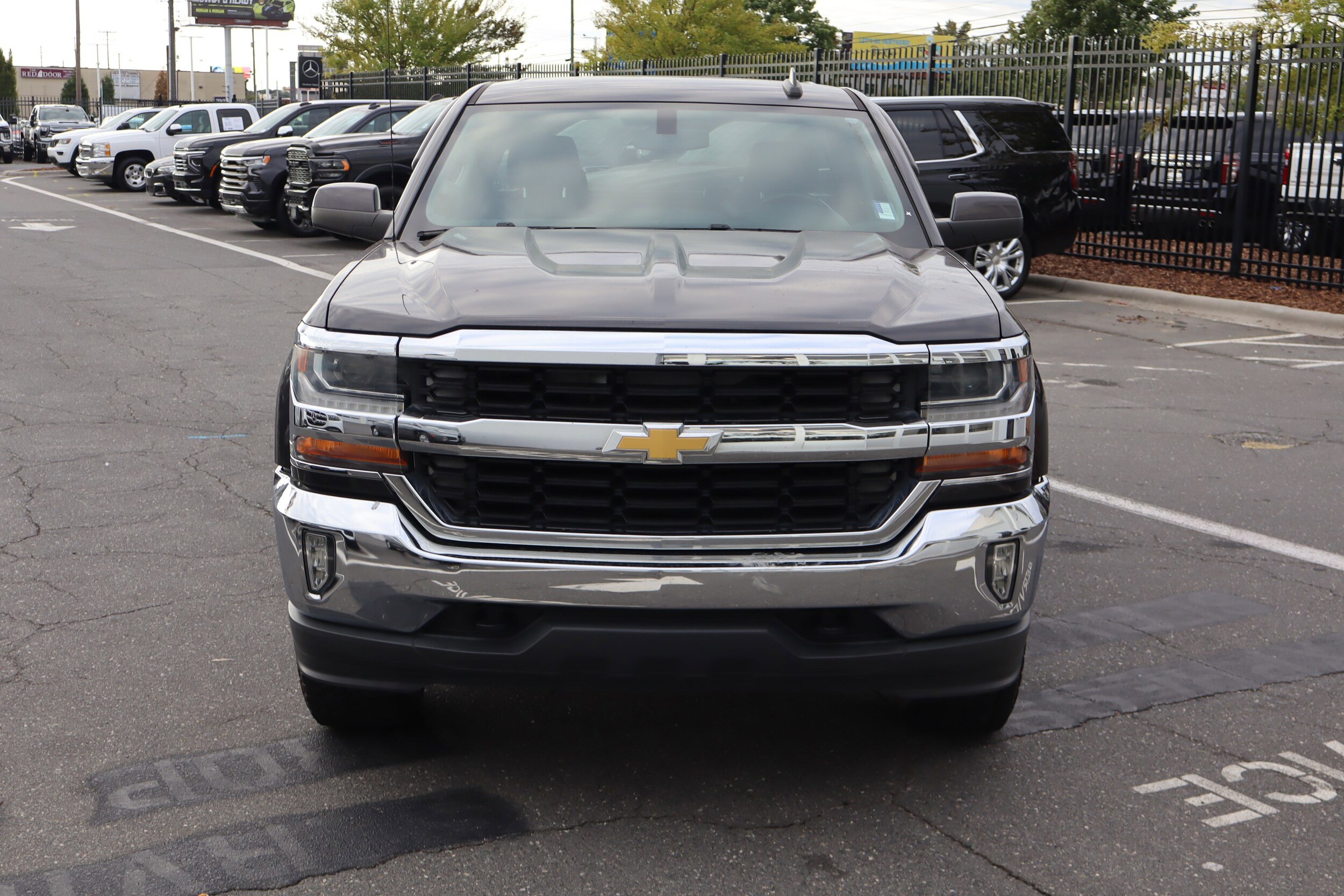 2016 Chevrolet Silverado 1500 LT photo 3