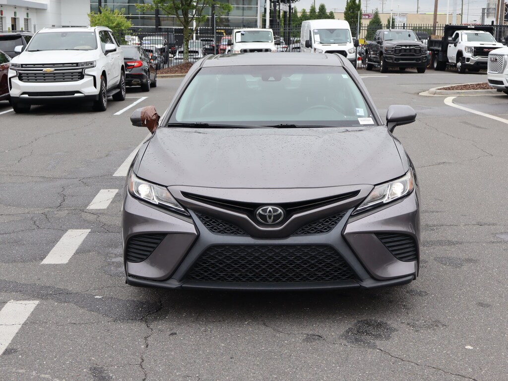 Used 2020 Toyota Camry SE Sedan