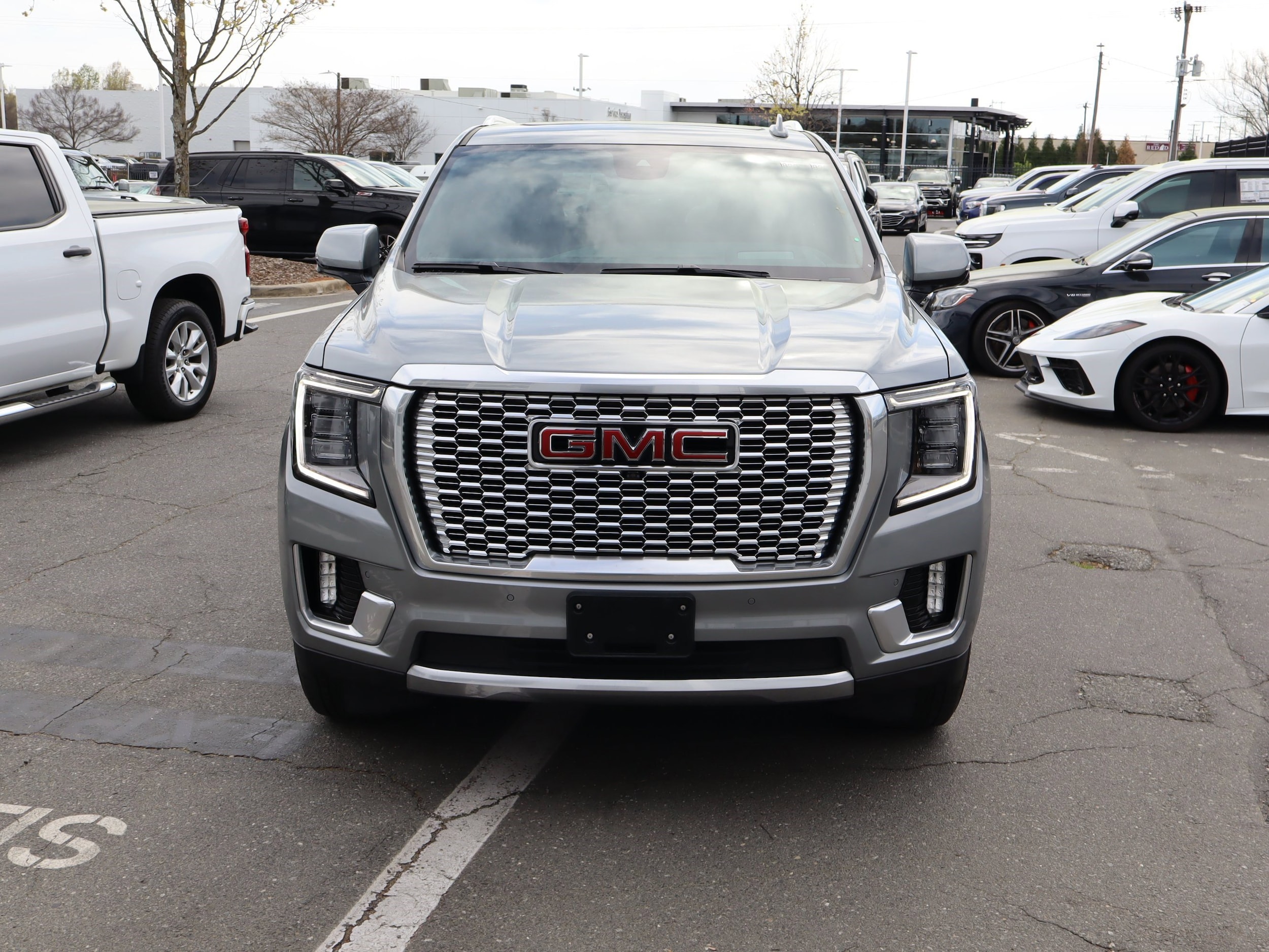 2024 GMC Yukon Denali photo 2