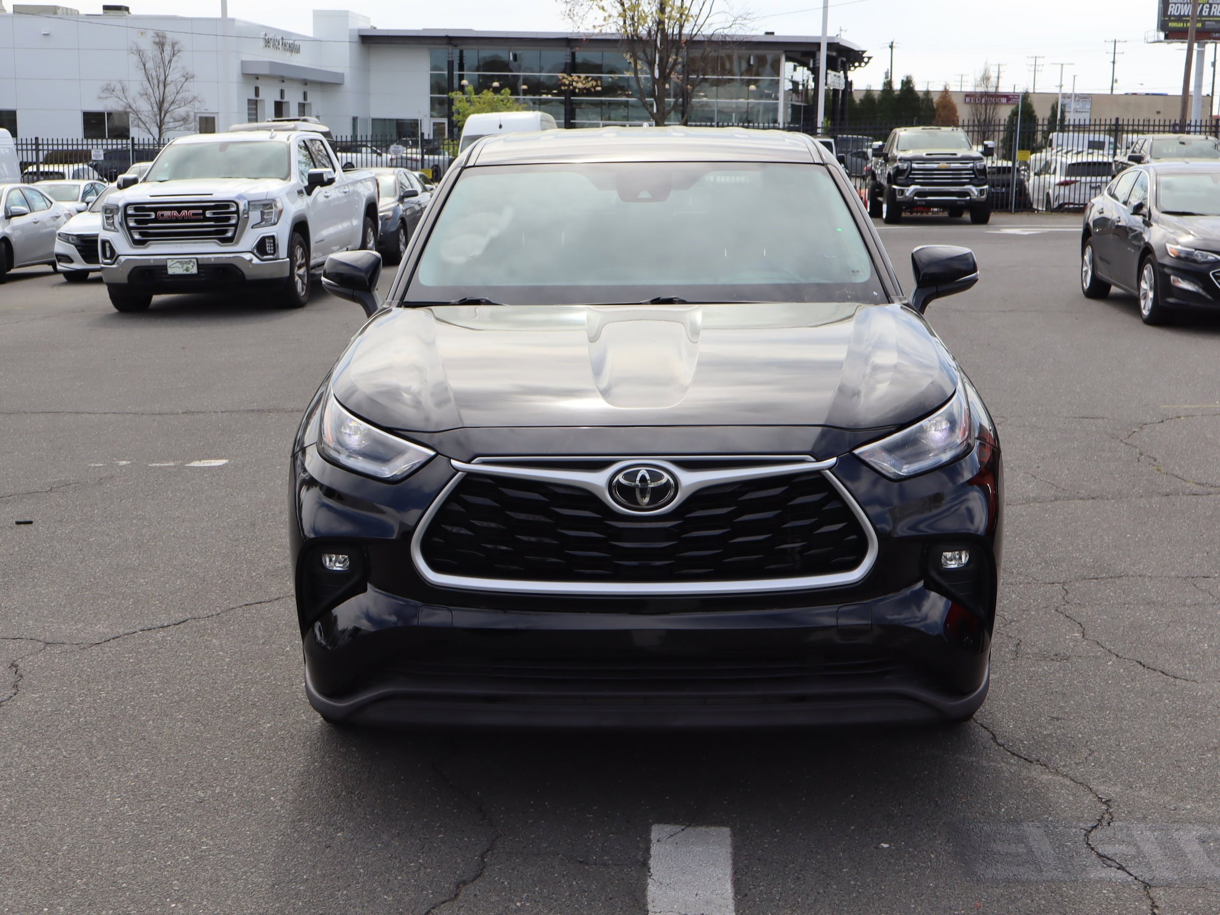 2021 Toyota Highlander LE photo 2