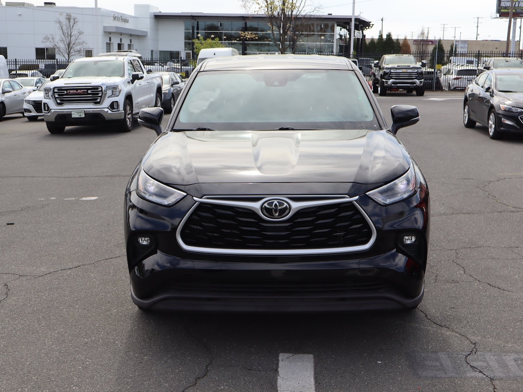 Used 2021 Toyota Highlander LE SUV