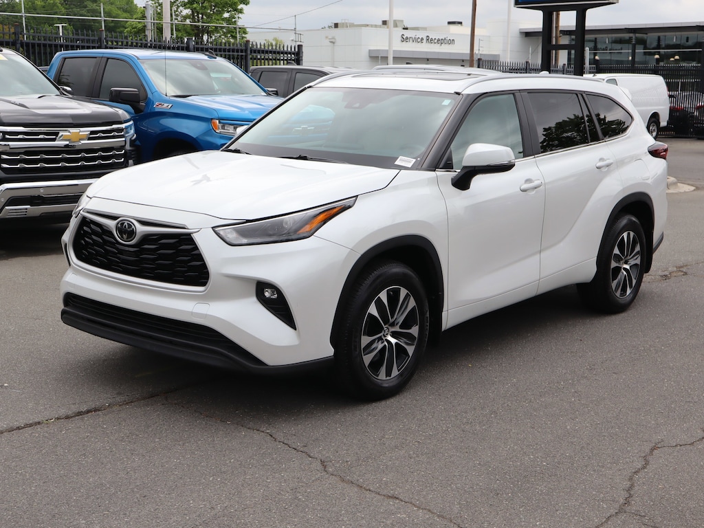 Used 2024 Toyota Highlander XLE SUV