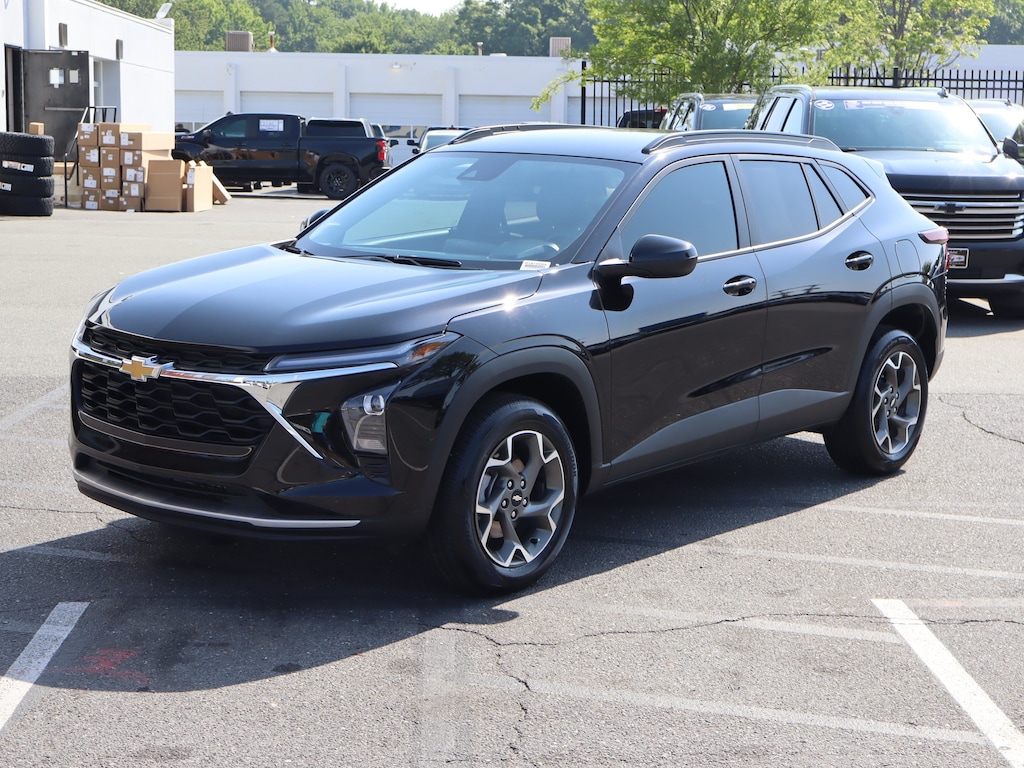 Used 2025 Chevrolet Trax LT SUV