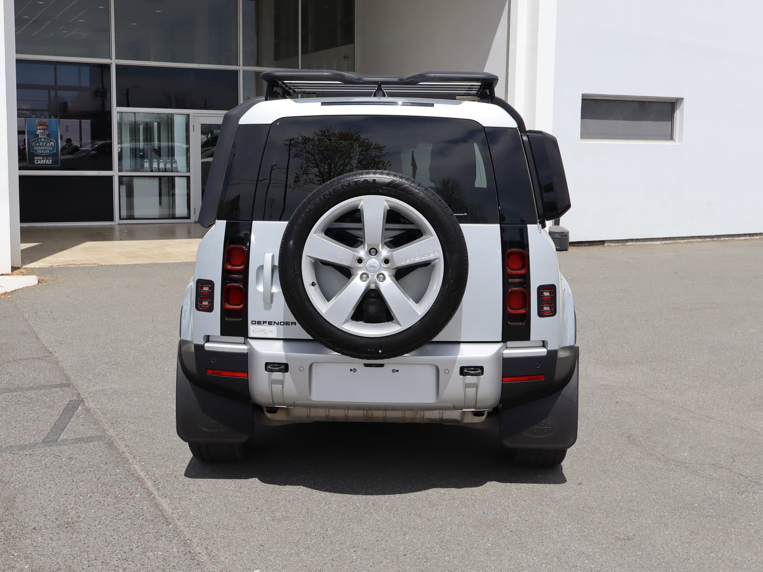 2024 Land Rover Defender S photo 3