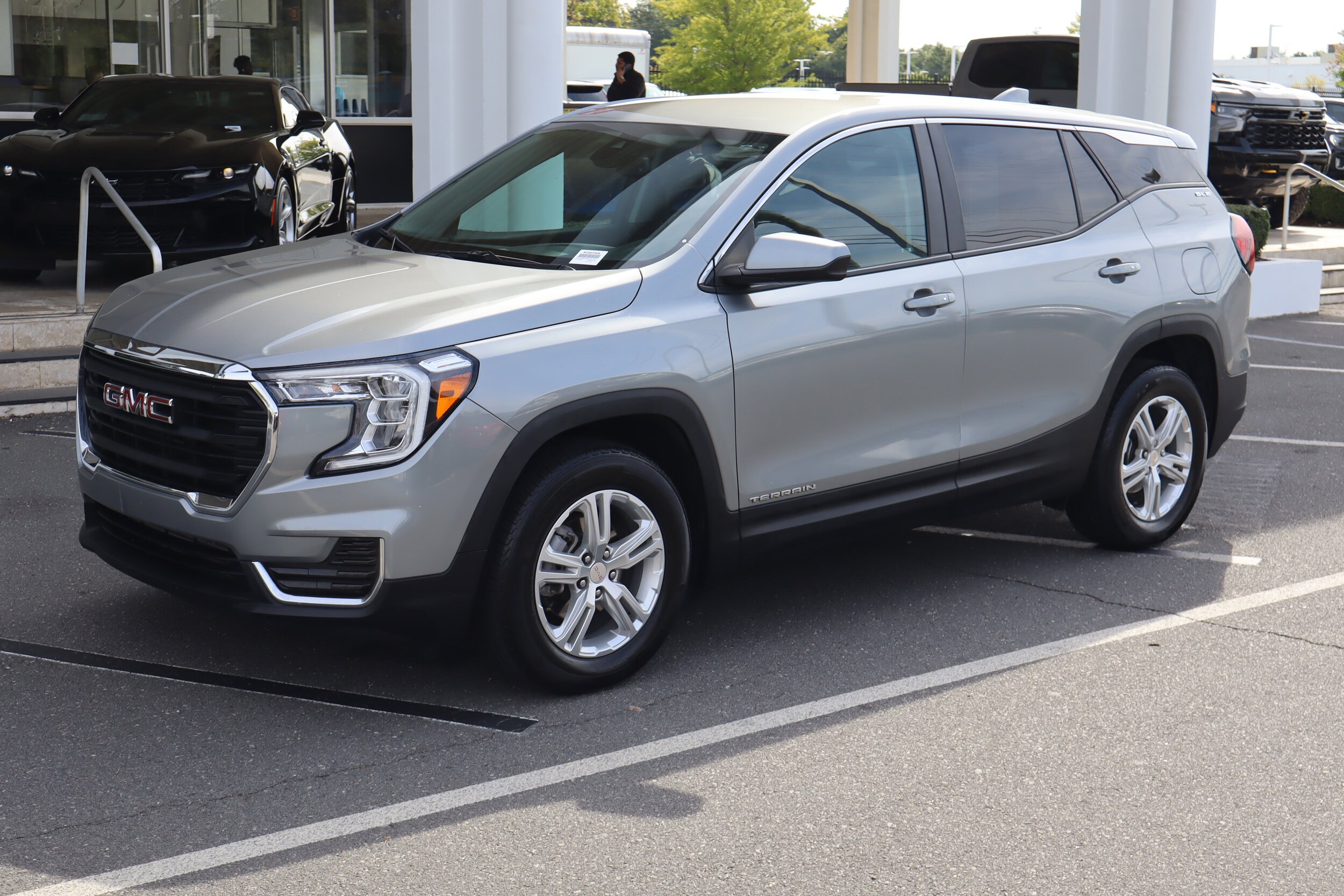 2024 Gmc Terrain SLE photo 3