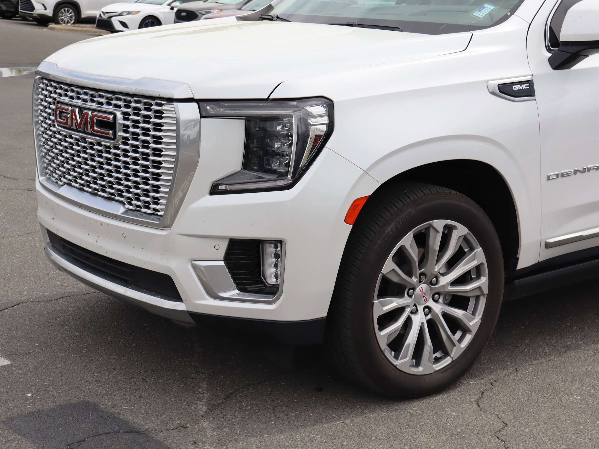 2023 GMC Yukon Denali photo 5