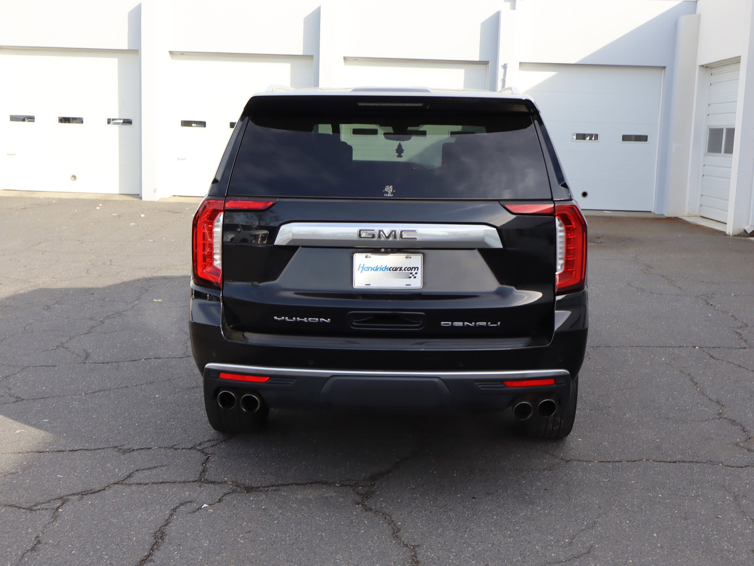 2022 GMC Yukon Denali photo 3