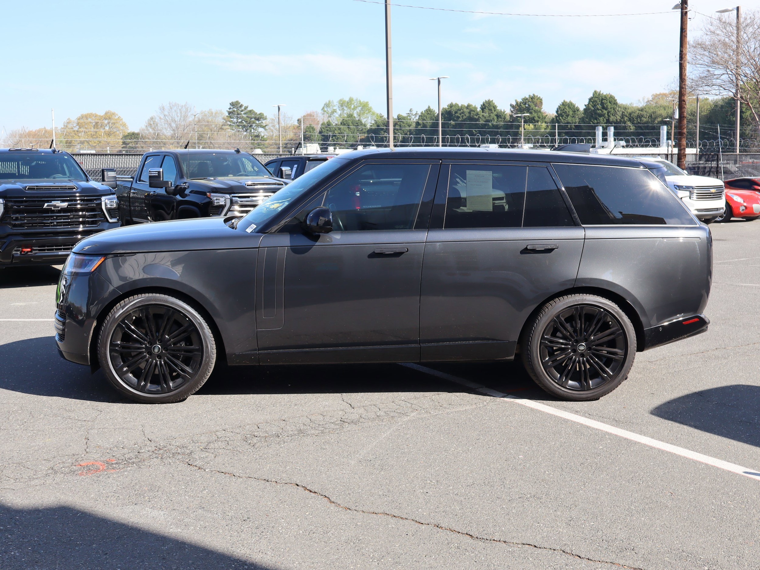 2024 Land Rover Range Rover SE photo 5