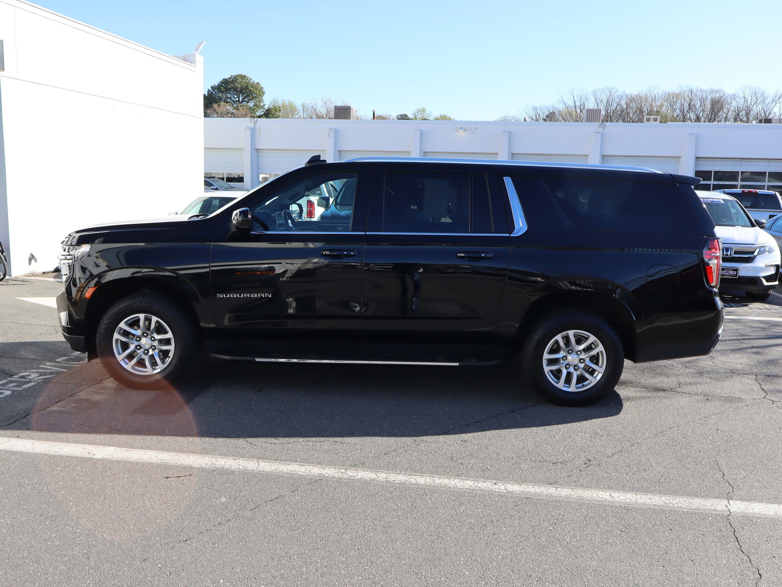 2023 Chevrolet Suburban LT photo 6