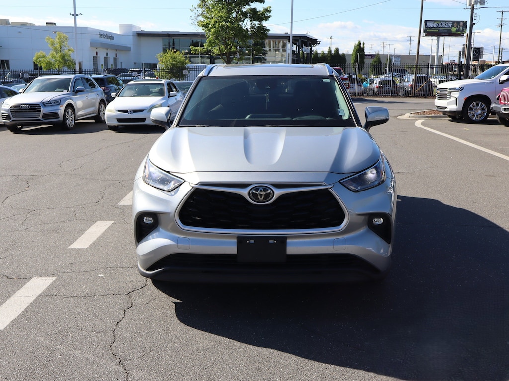 Used 2021 Toyota Highlander XLE SUV