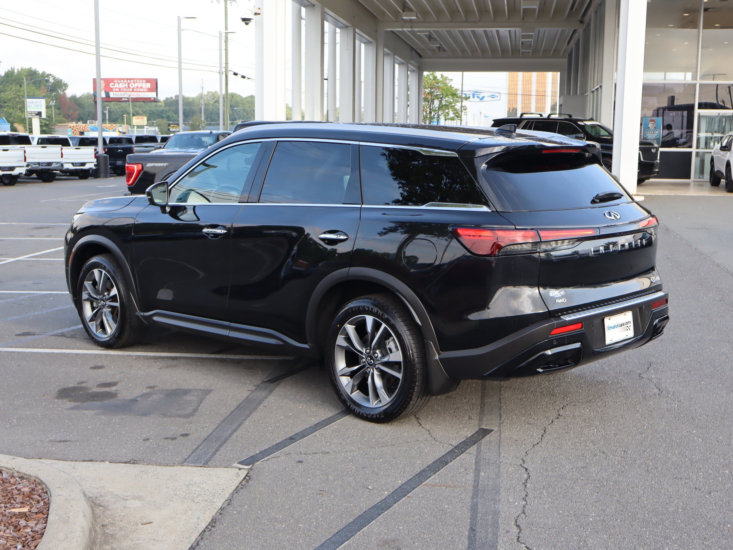 2023 INFINITI QX60 LUXE