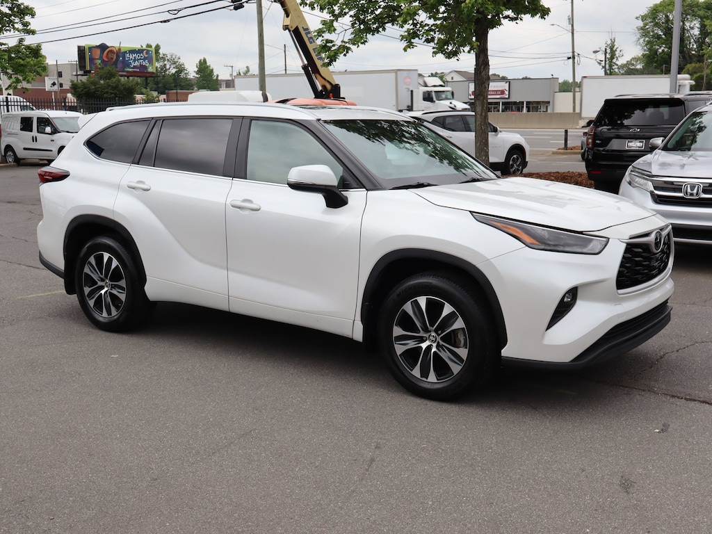 Used 2024 Toyota Highlander XLE SUV