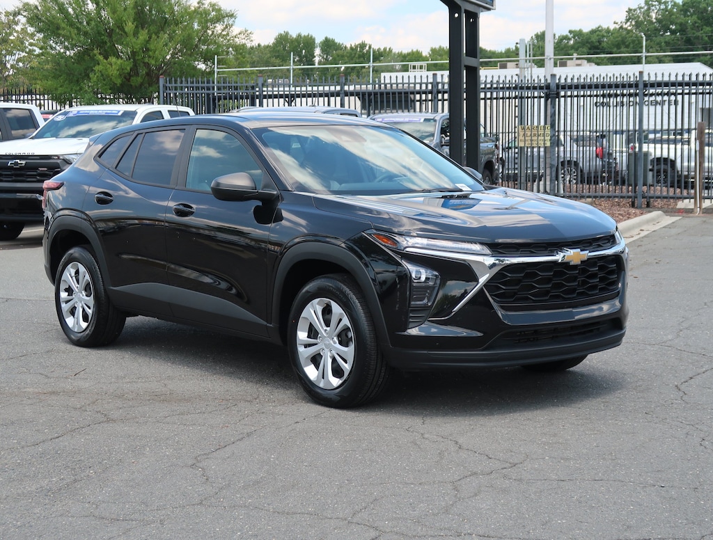 Used 2025 Chevrolet Trax LS SUV