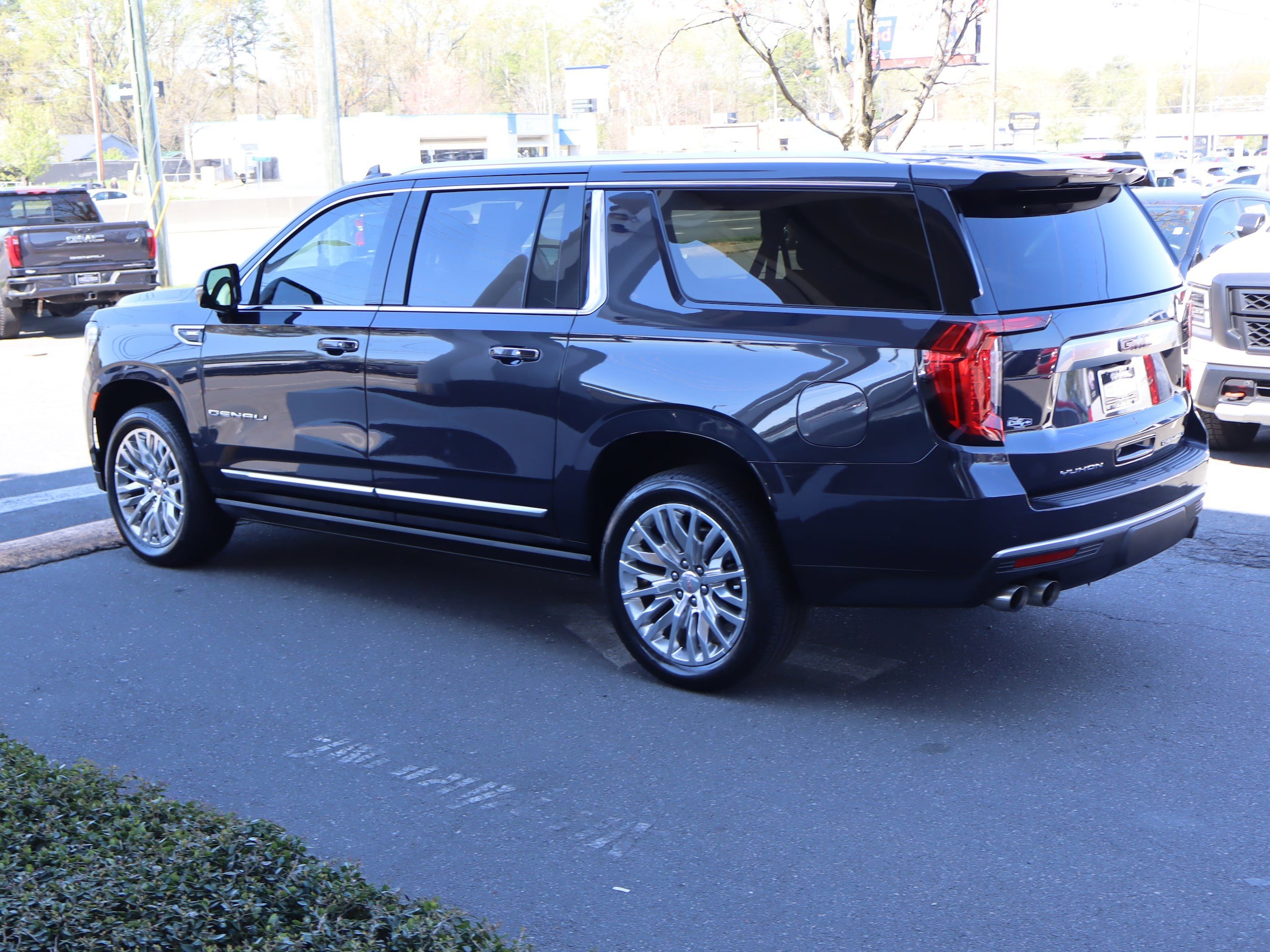 2024 GMC Yukon XL Denali photo 3