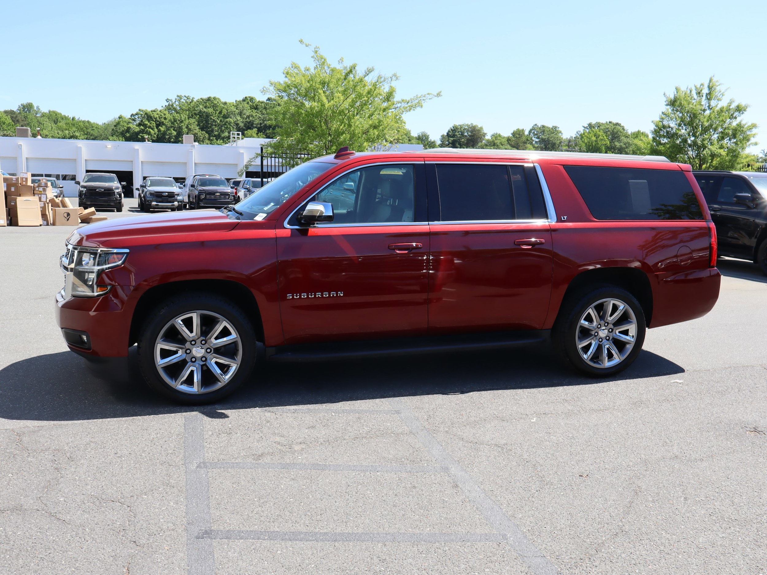 2017 Chevrolet Suburban LT photo 6