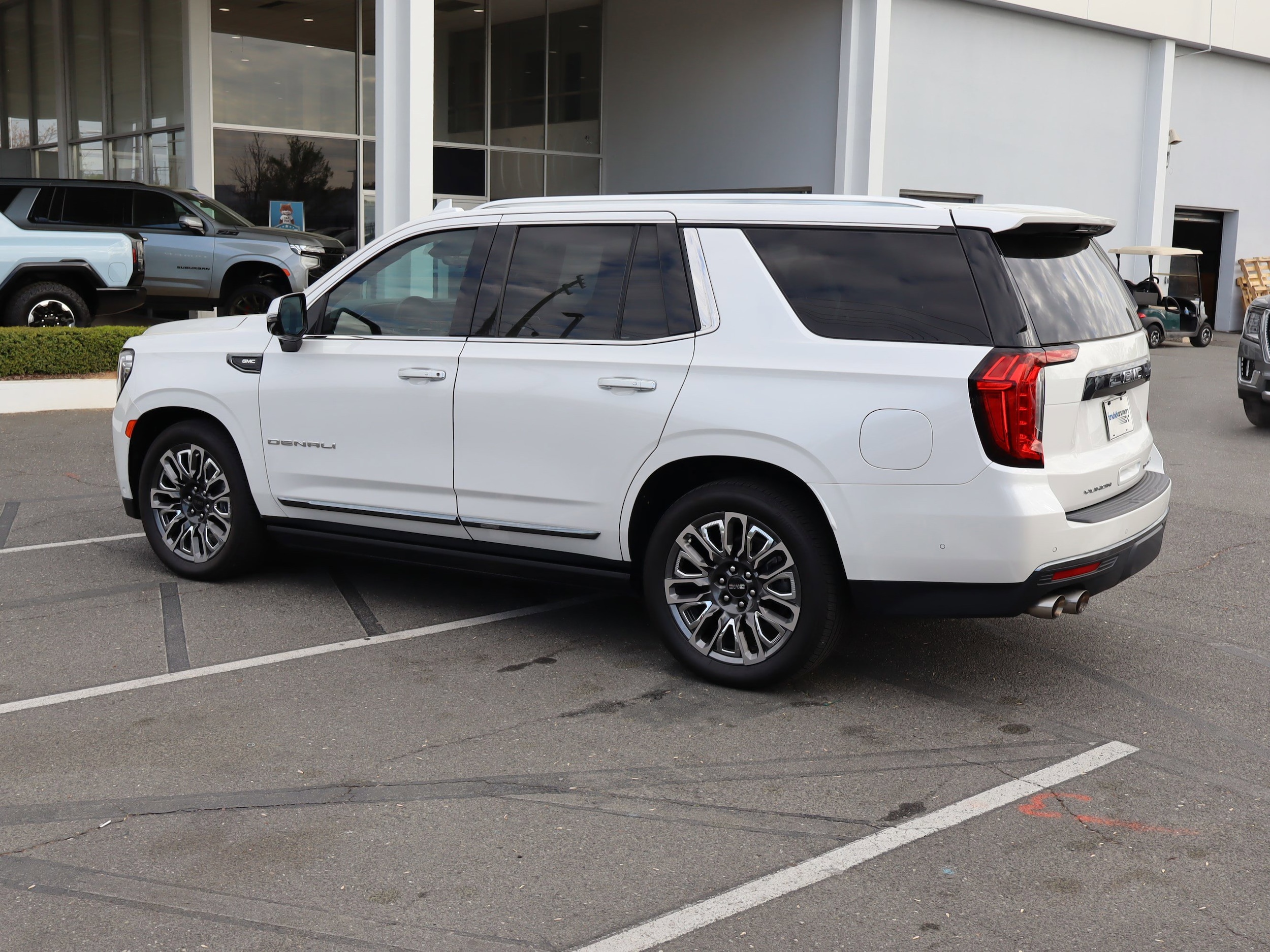 2023 GMC Yukon Denali Ultimate photo 3