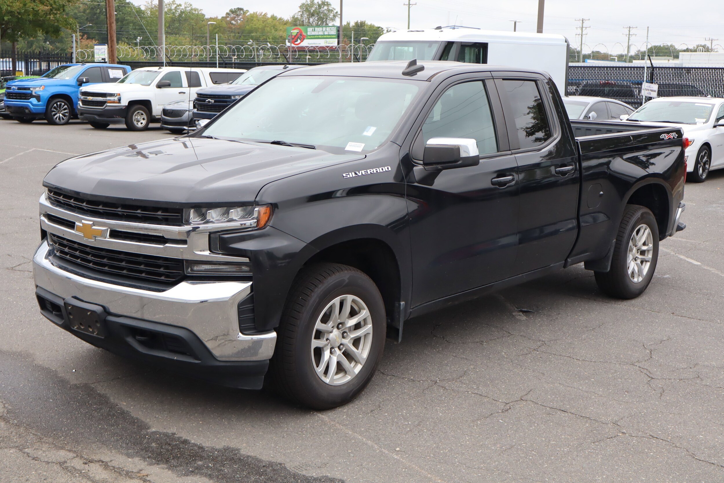 2020 Chevrolet Silverado 1500 LT photo 3