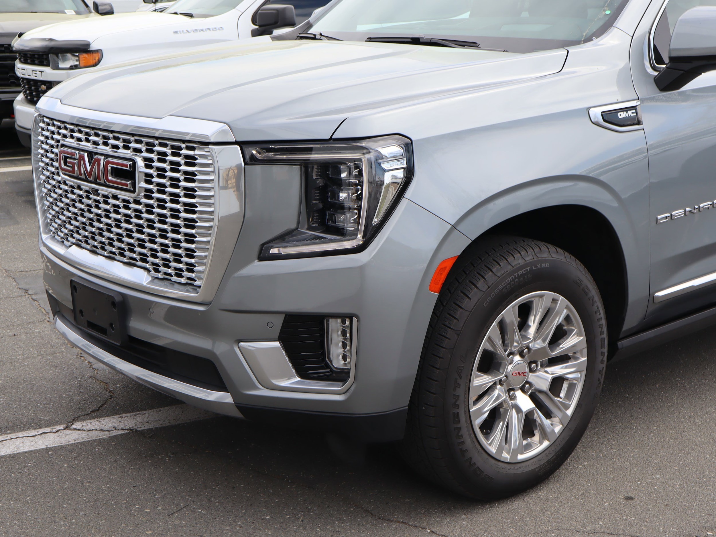 2024 GMC Yukon Denali photo 5