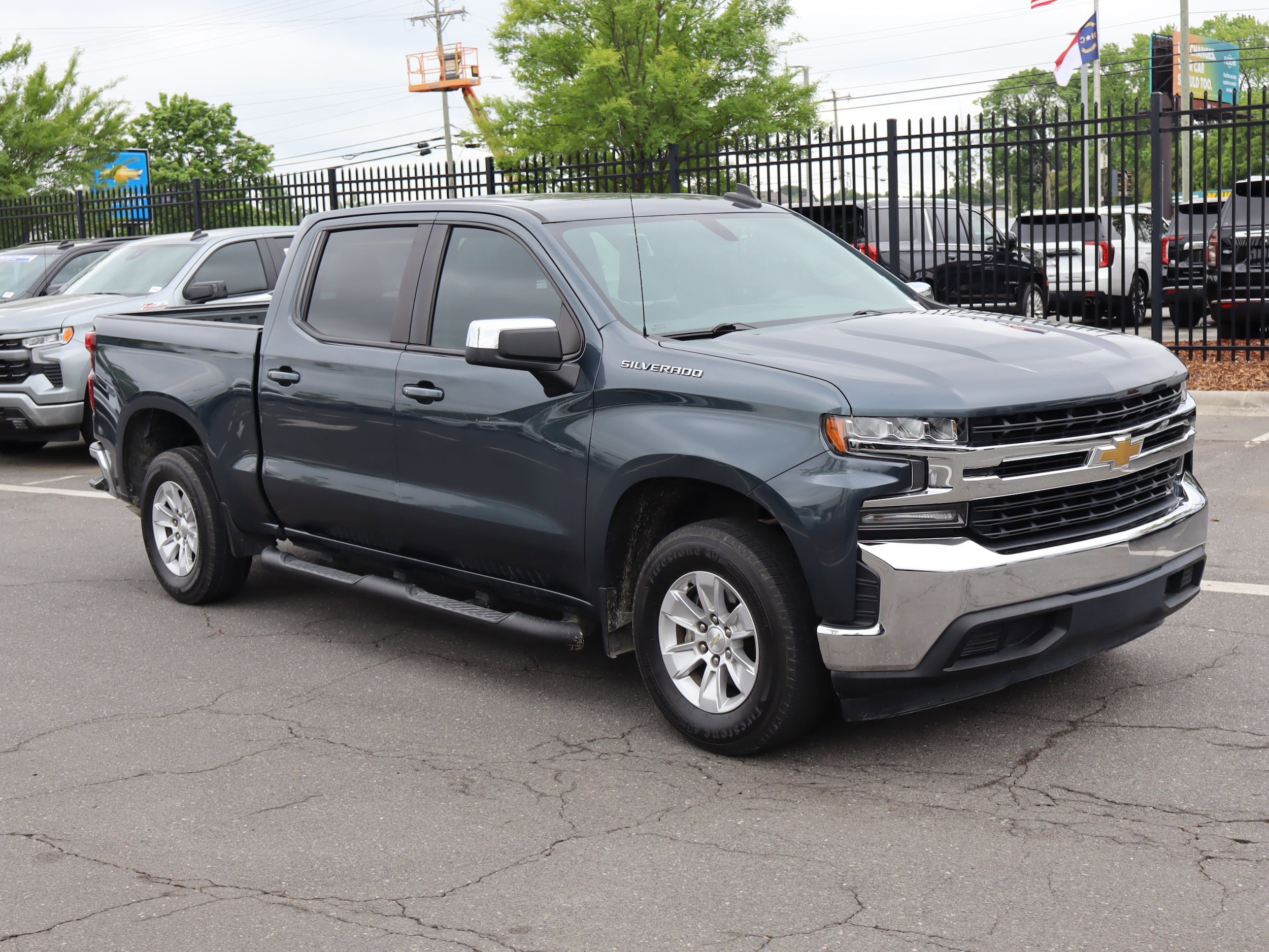 2020 Chevrolet Silverado 1500 LT photo 2