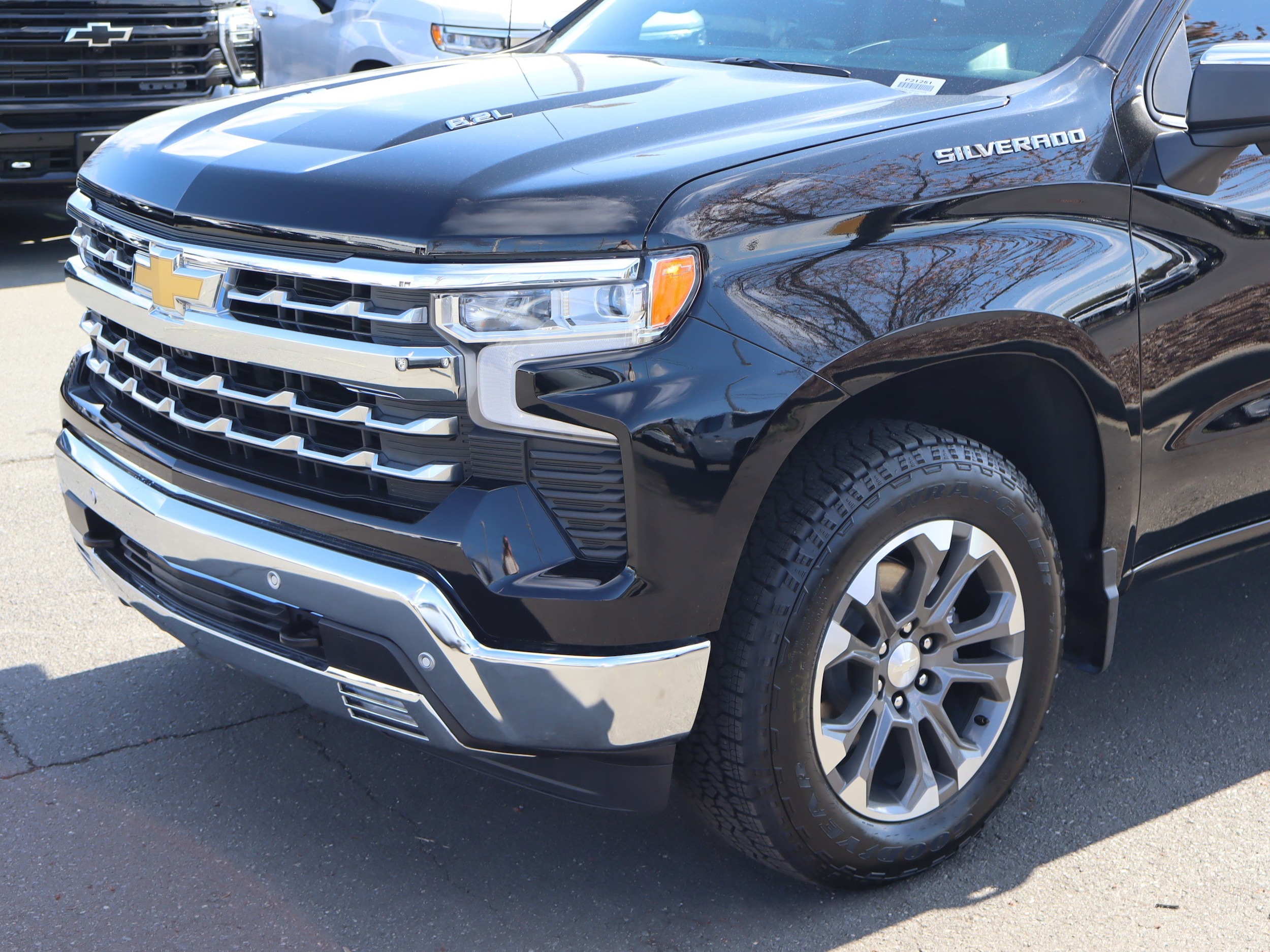 2025 Chevrolet Silverado 1500 LTZ photo 5