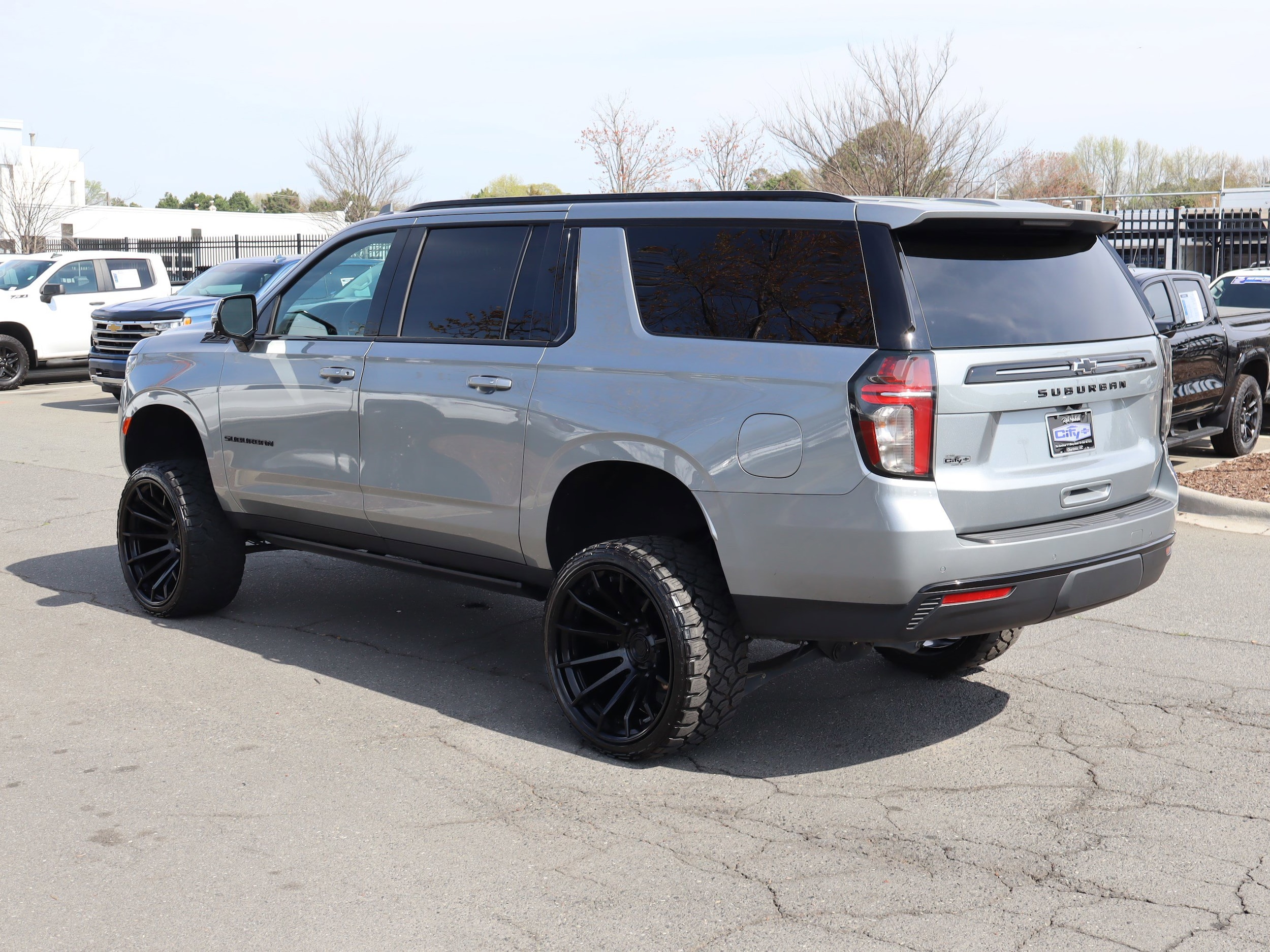 2024 Chevrolet Suburban Z71 photo 6