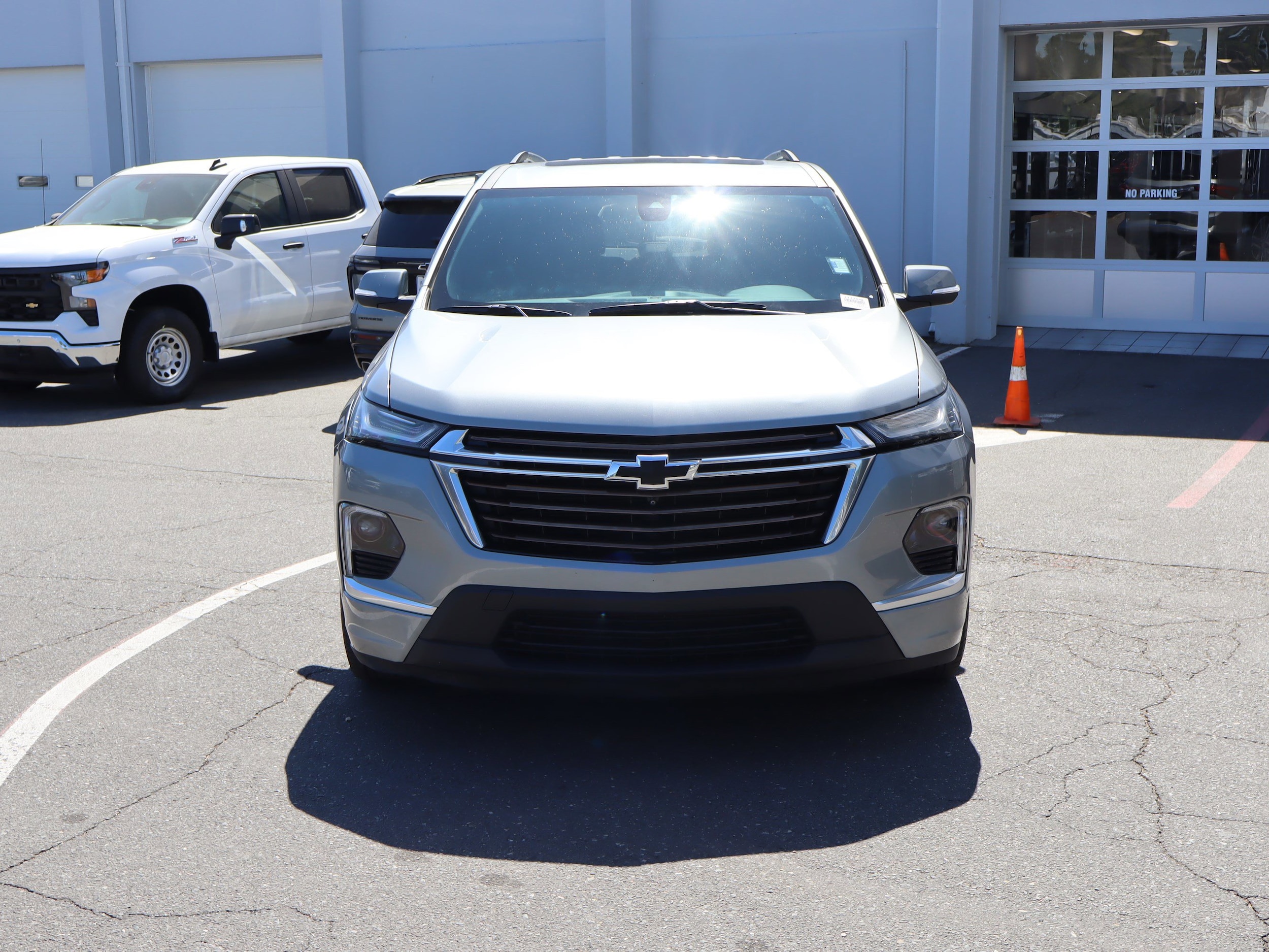 2023 Chevrolet Traverse High Country photo 2