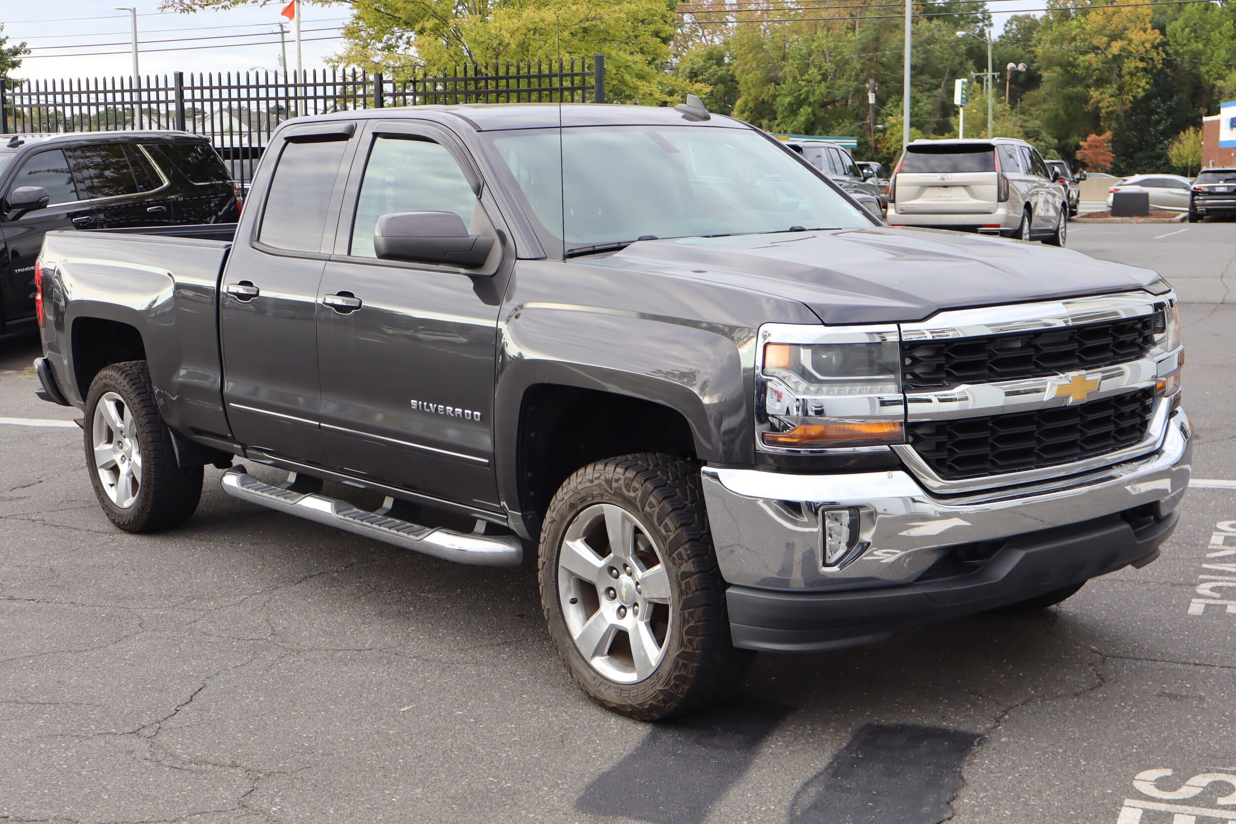 2016 Chevrolet Silverado 1500 LT photo 2