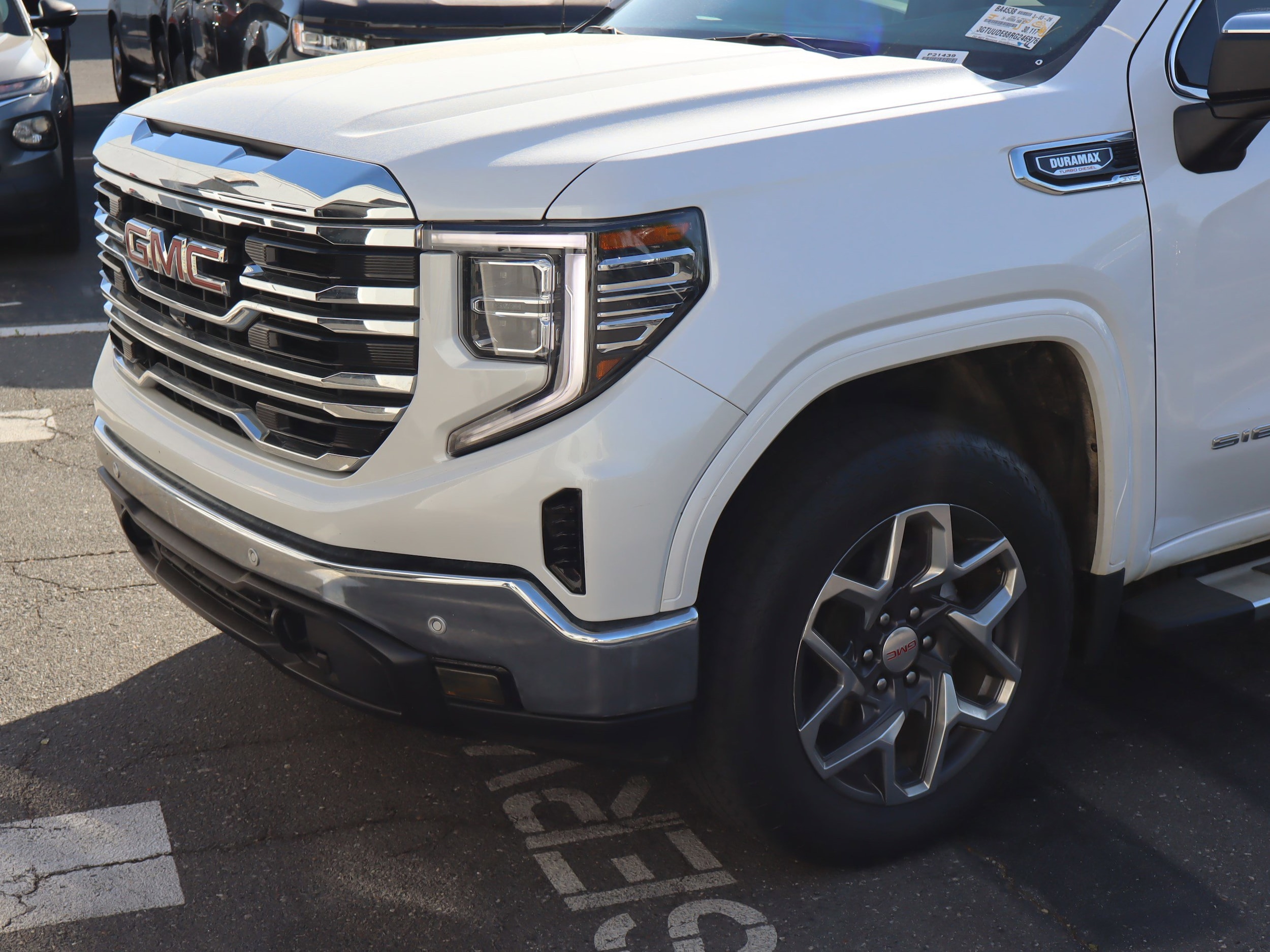 2024 GMC Sierra 1500 SLT photo 4