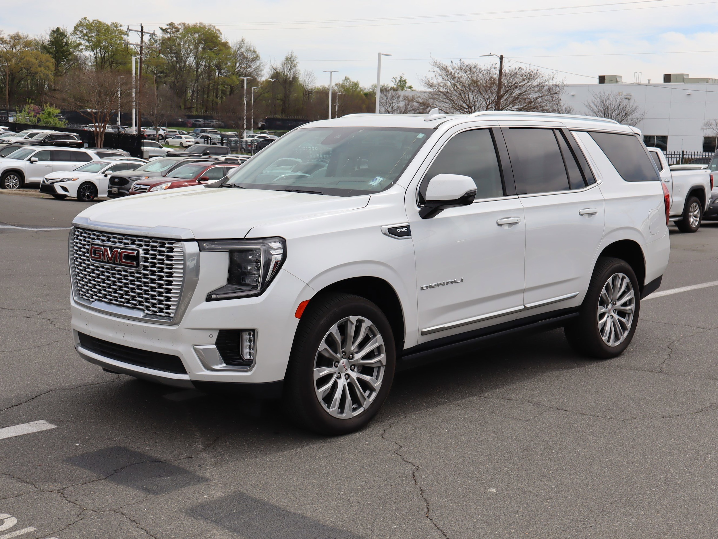 2023 GMC Yukon Denali photo 4