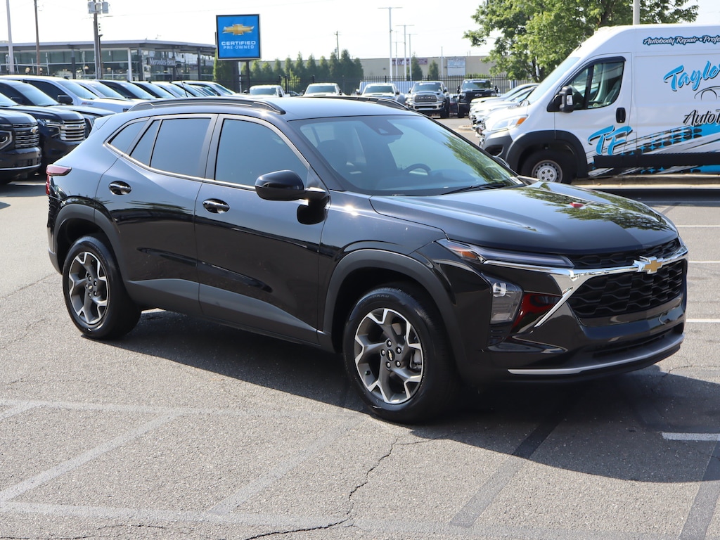 Used 2025 Chevrolet Trax LT SUV