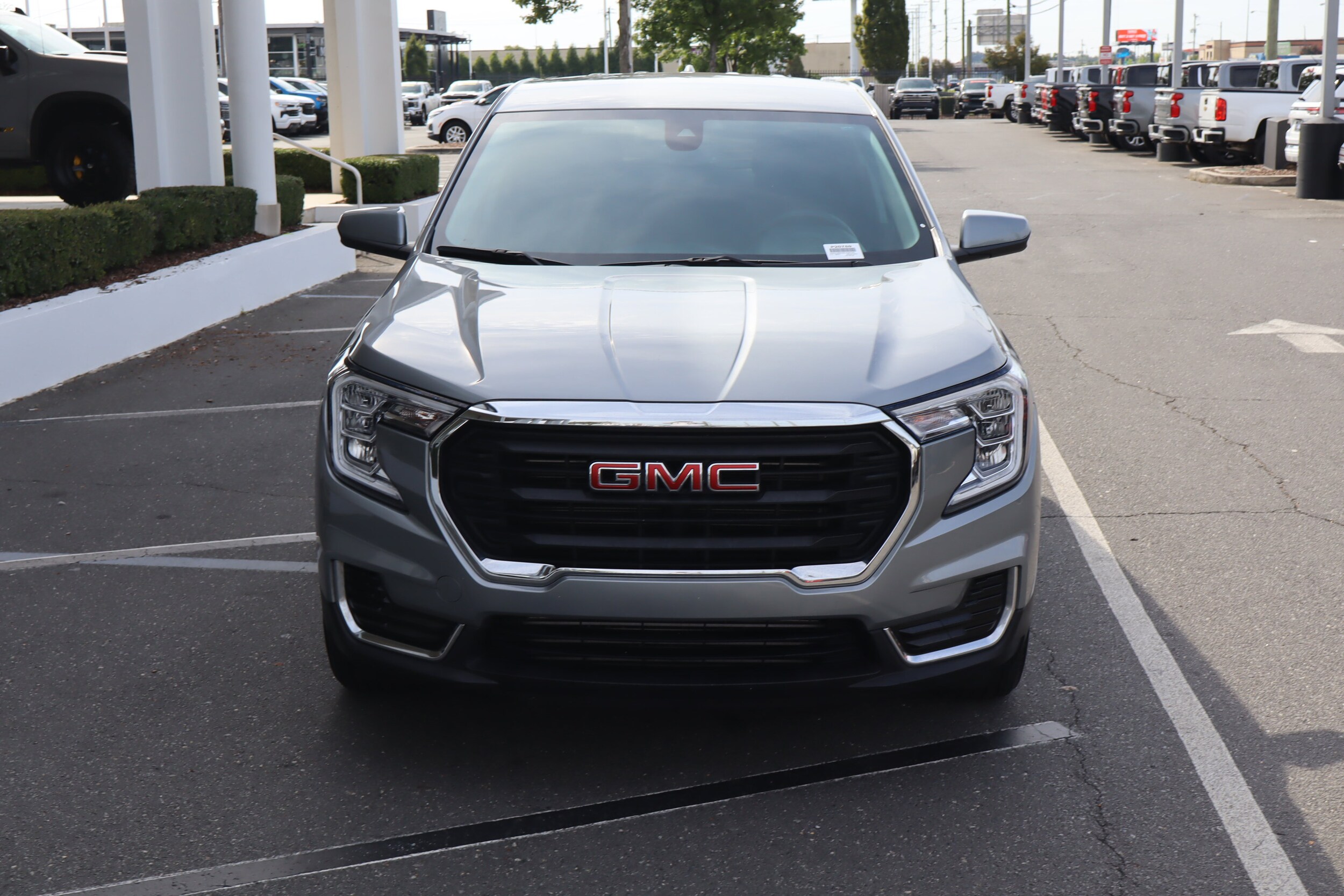 2024 Gmc Terrain SLE photo 2