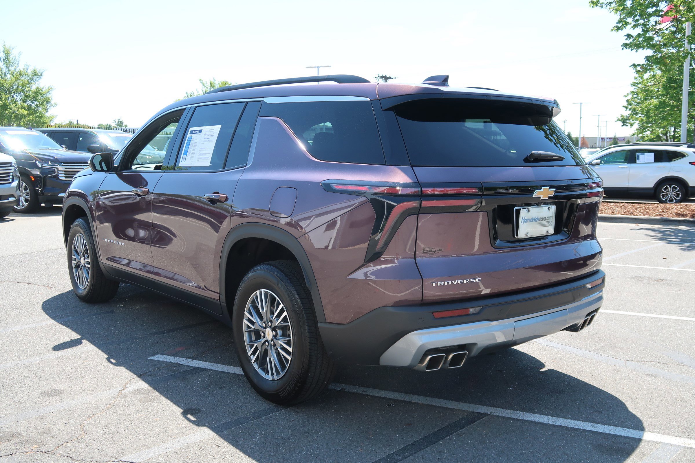 2024 Chevrolet Traverse FWD LT photo 3