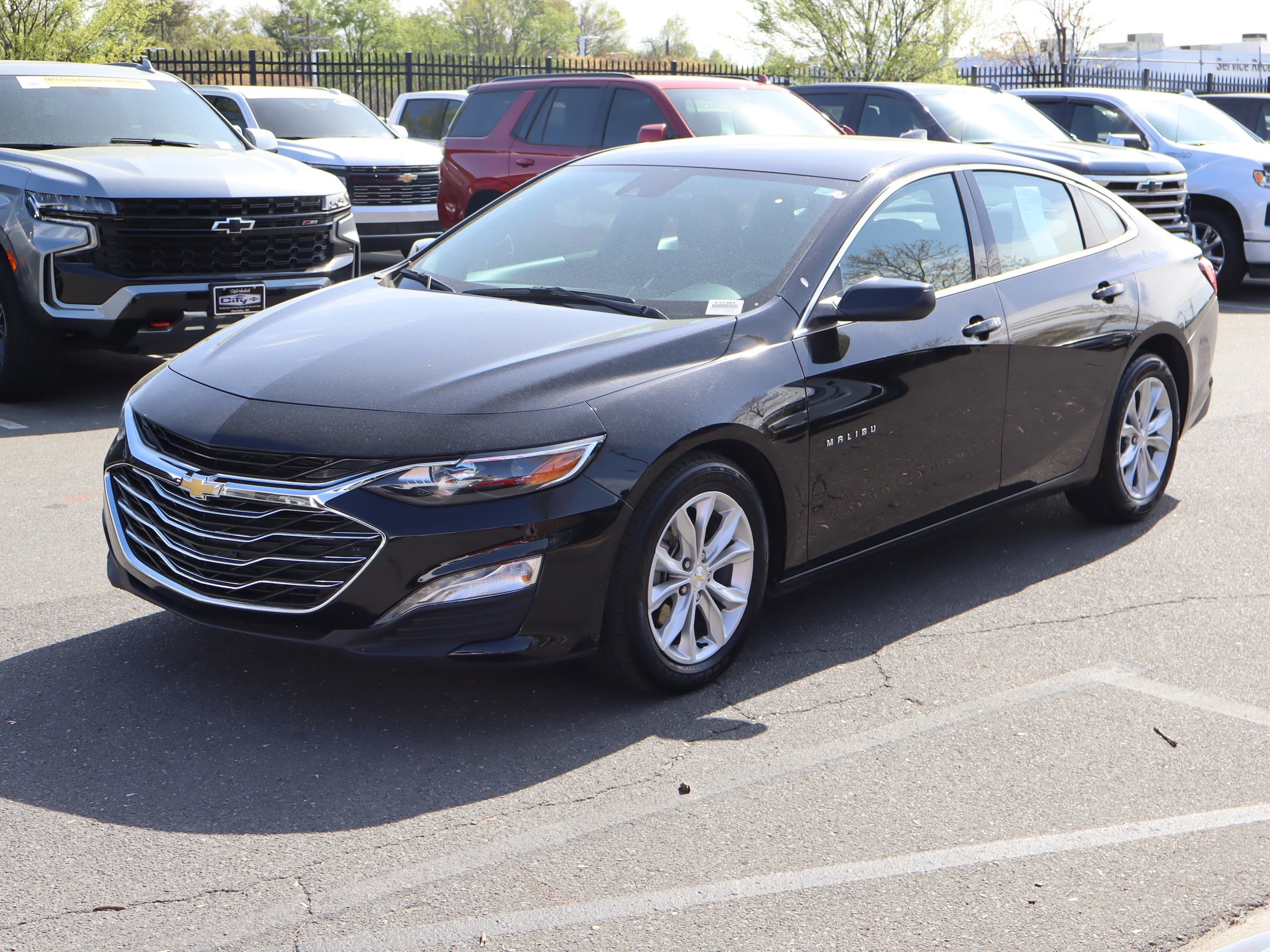 2025 Chevrolet Malibu LT photo 4