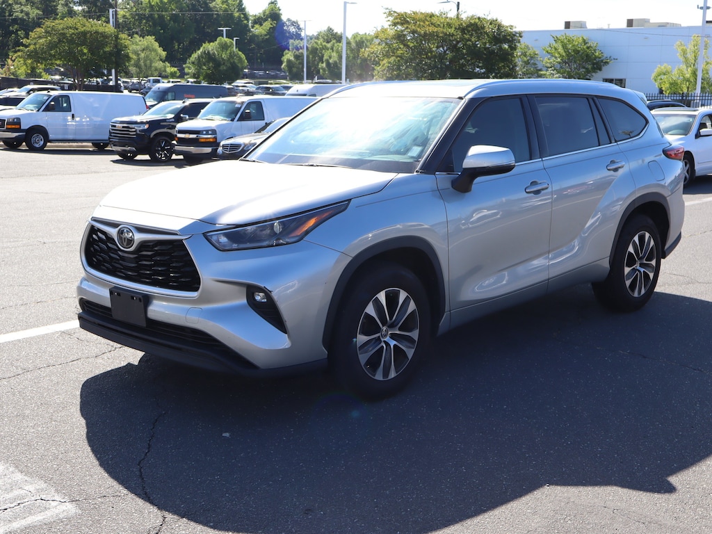 Used 2021 Toyota Highlander XLE SUV