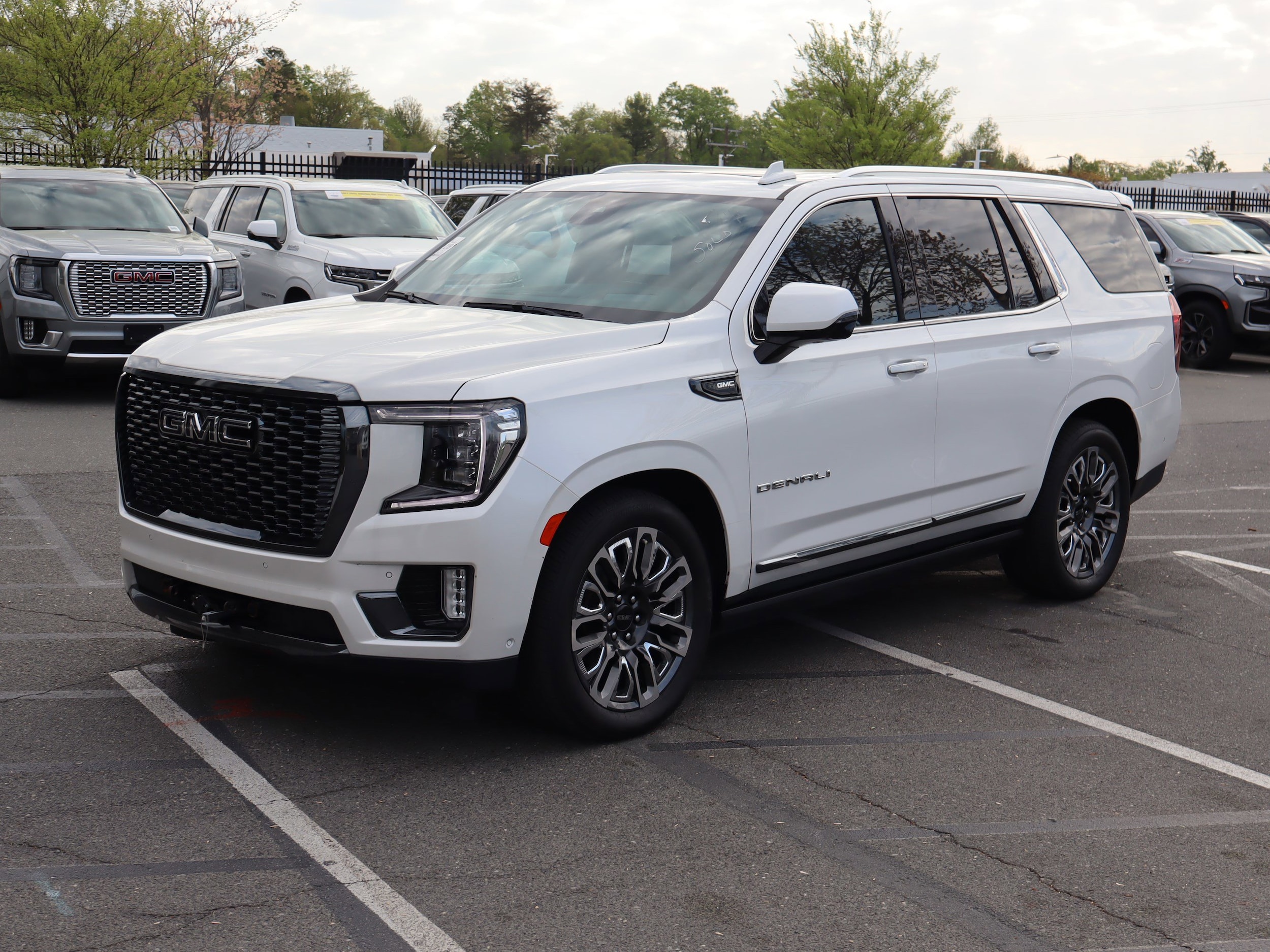 2023 GMC Yukon Denali Ultimate photo 4