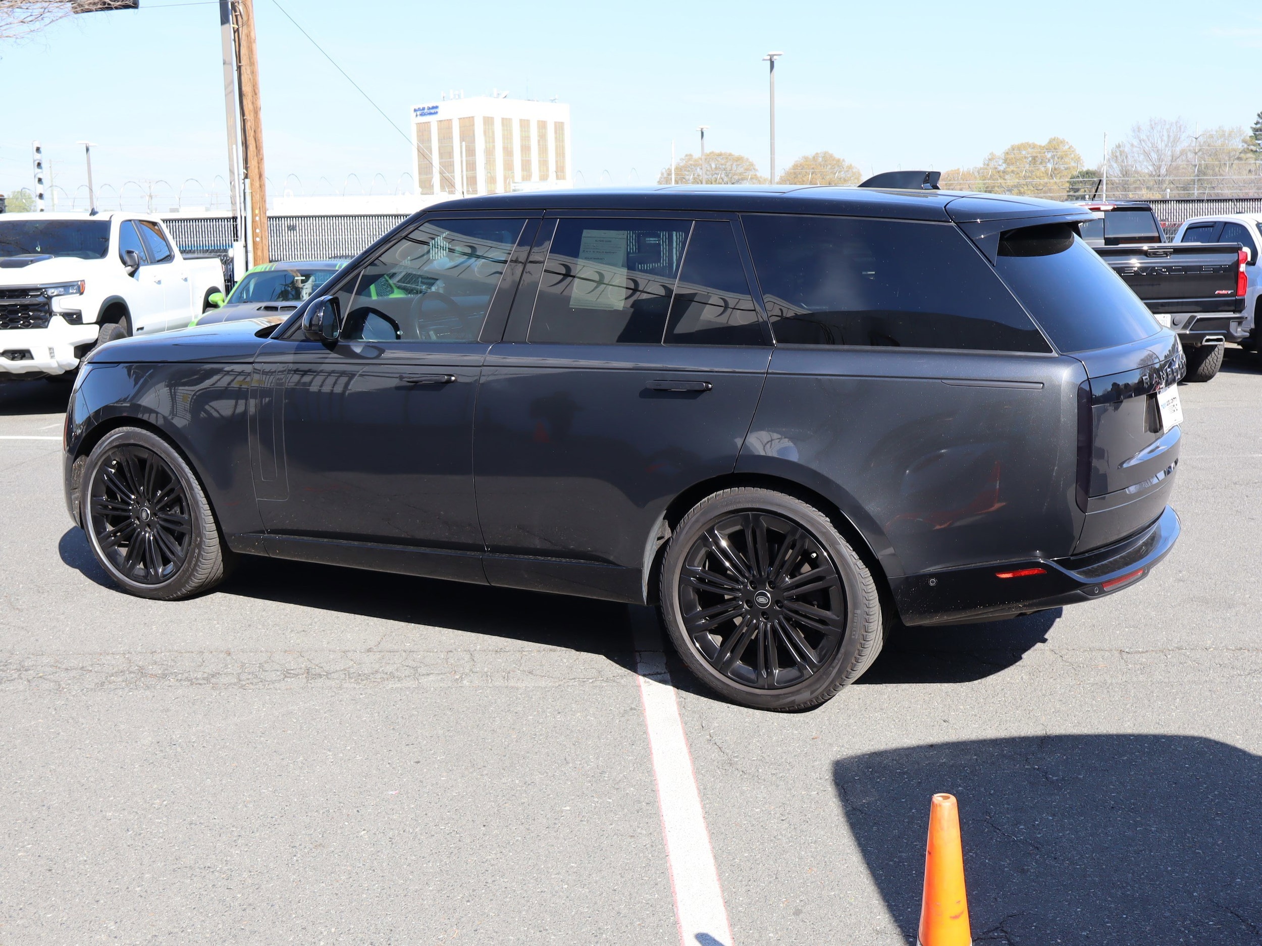 2024 Land Rover Range Rover SE photo 6