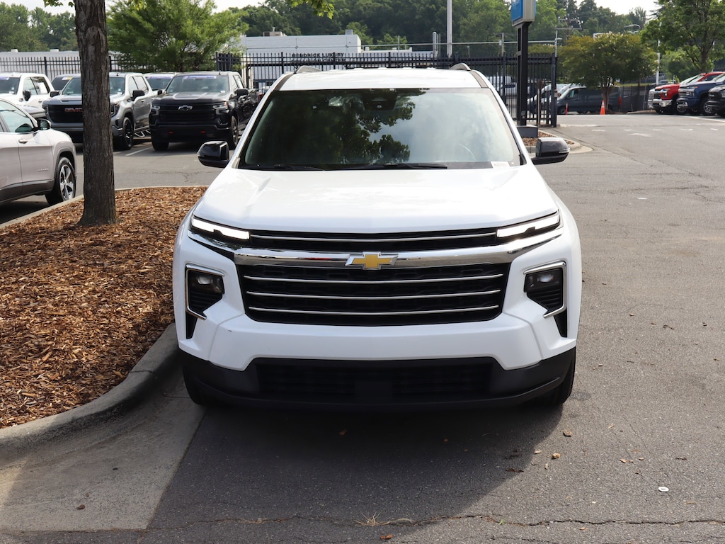 Used 2025 Chevrolet Traverse FWD LT SUV