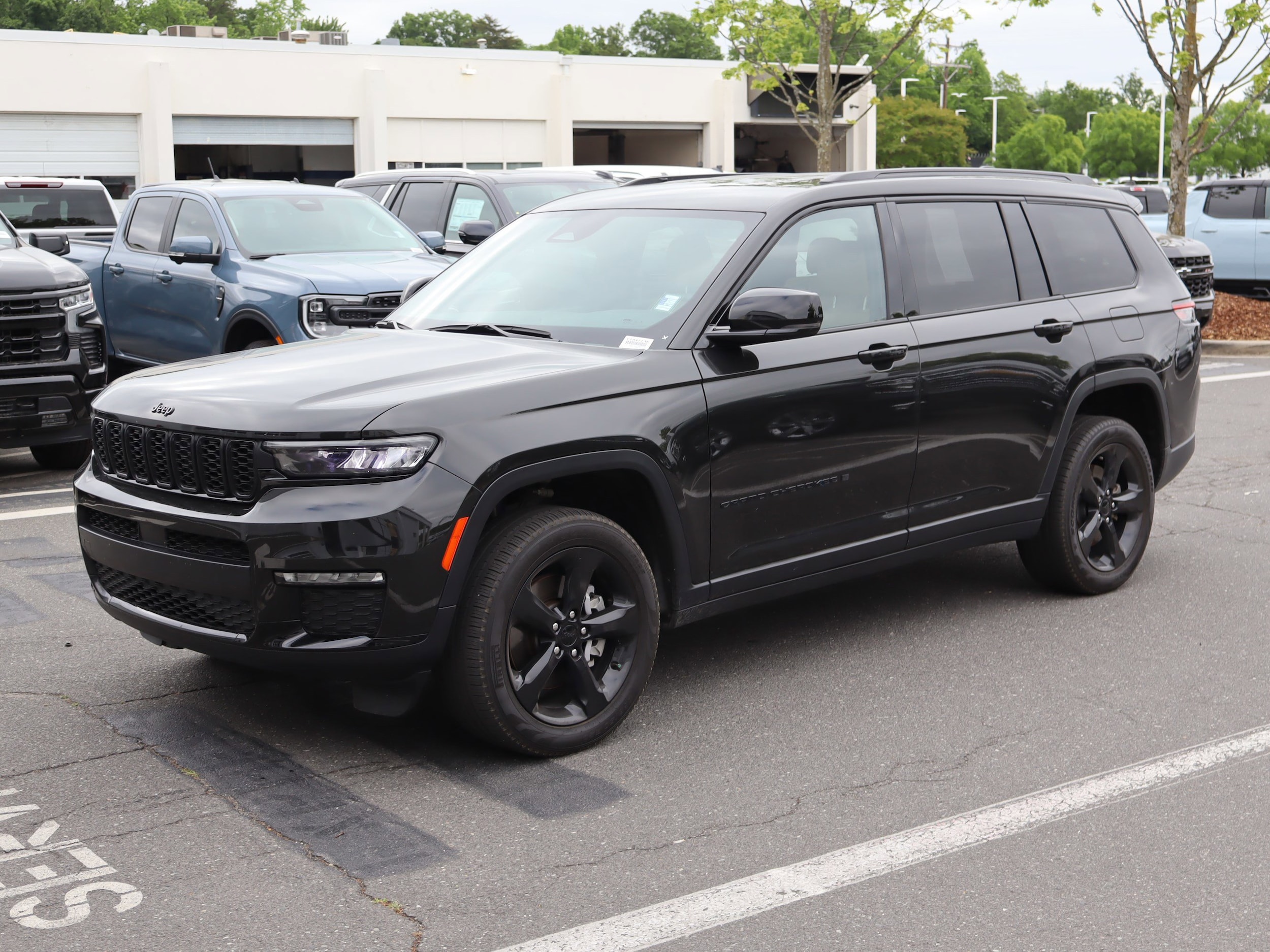 2024 Jeep Grand Cherokee L Limited photo 4